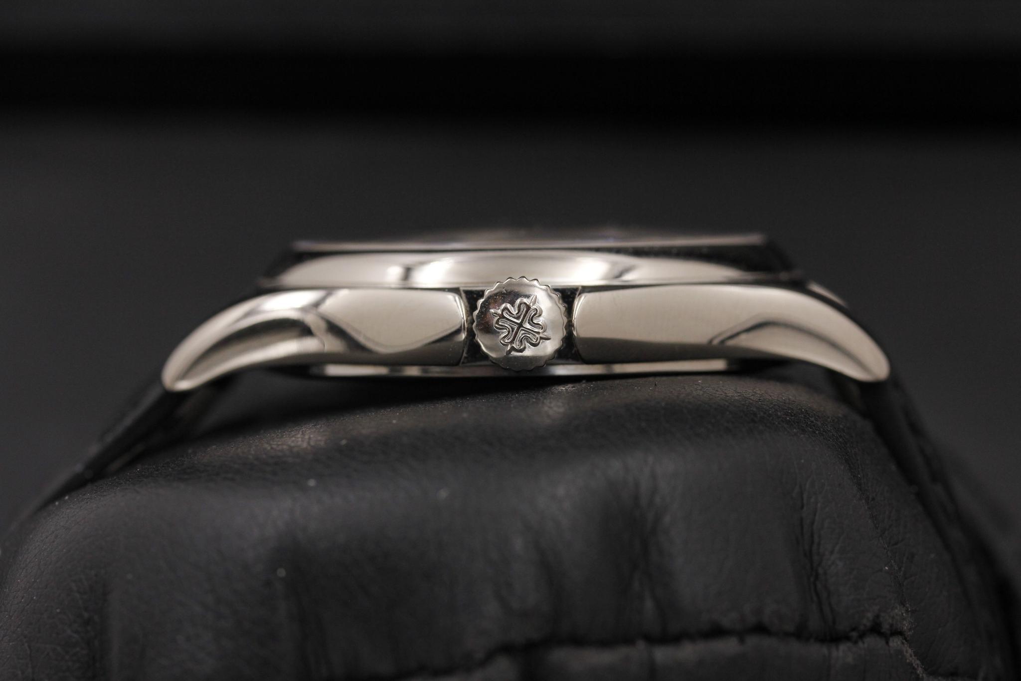 Watch Image 4