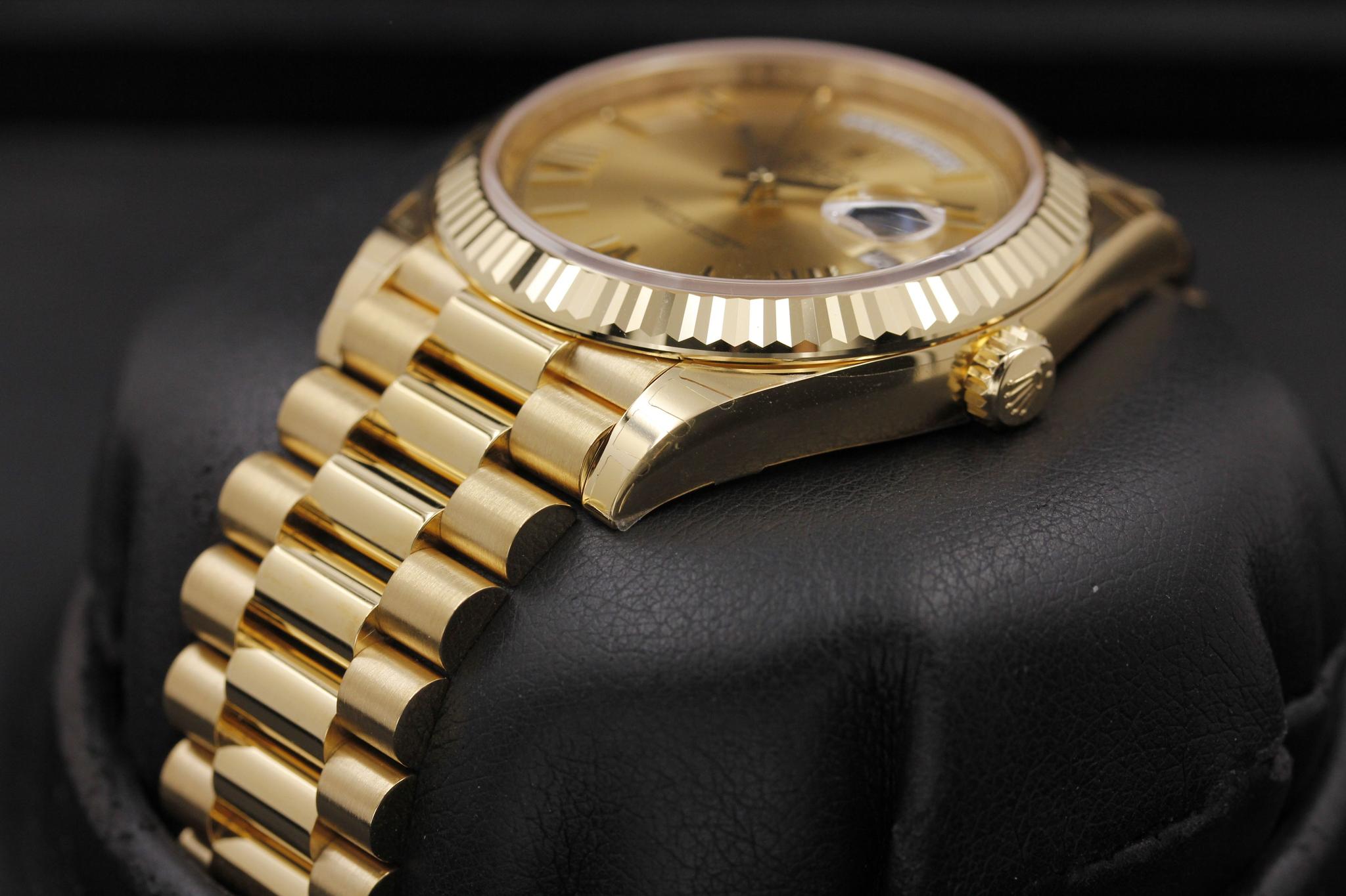 Watch Image 2