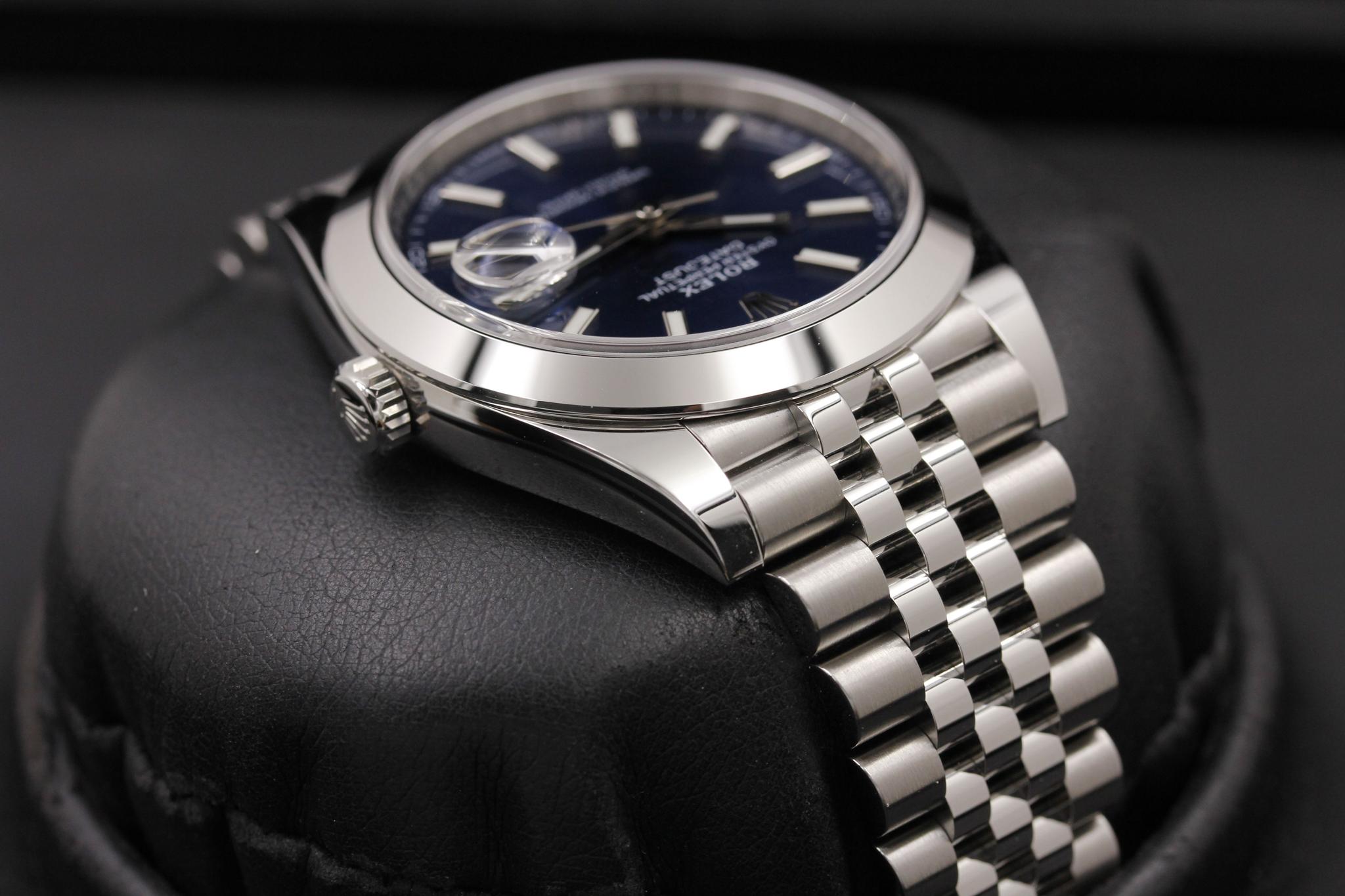 Watch Image 4