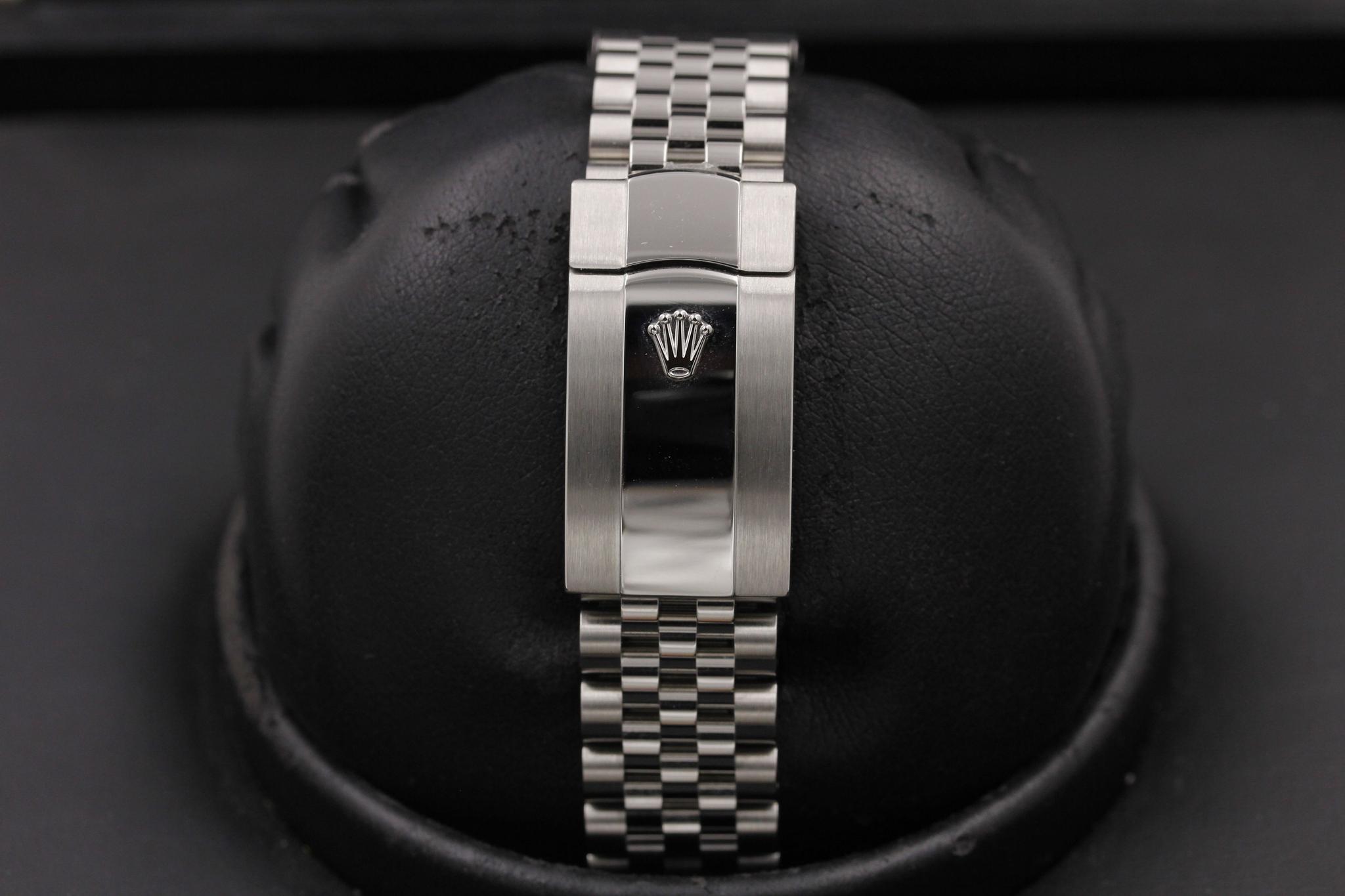 Watch Image 8