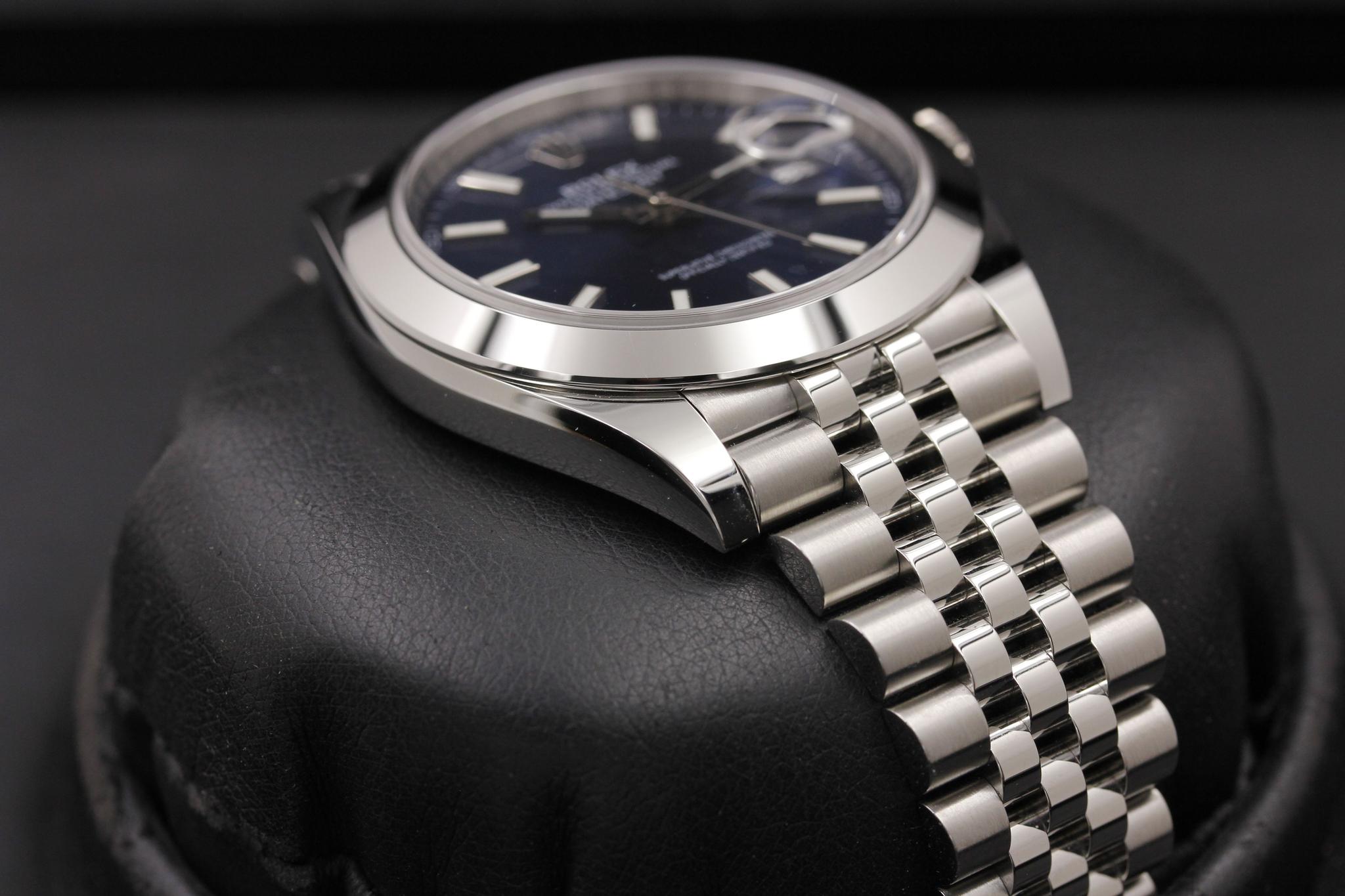 Watch Image 6