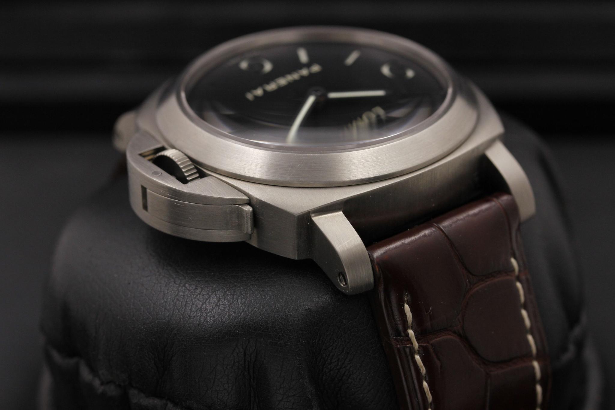 Watch Image 4
