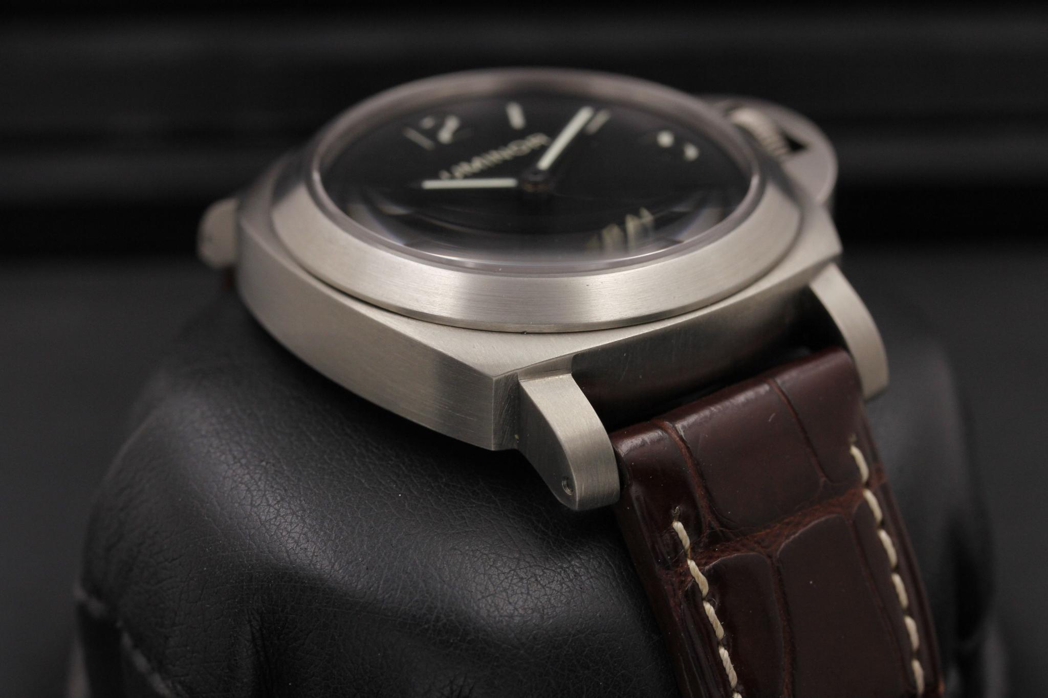 Watch Image 6