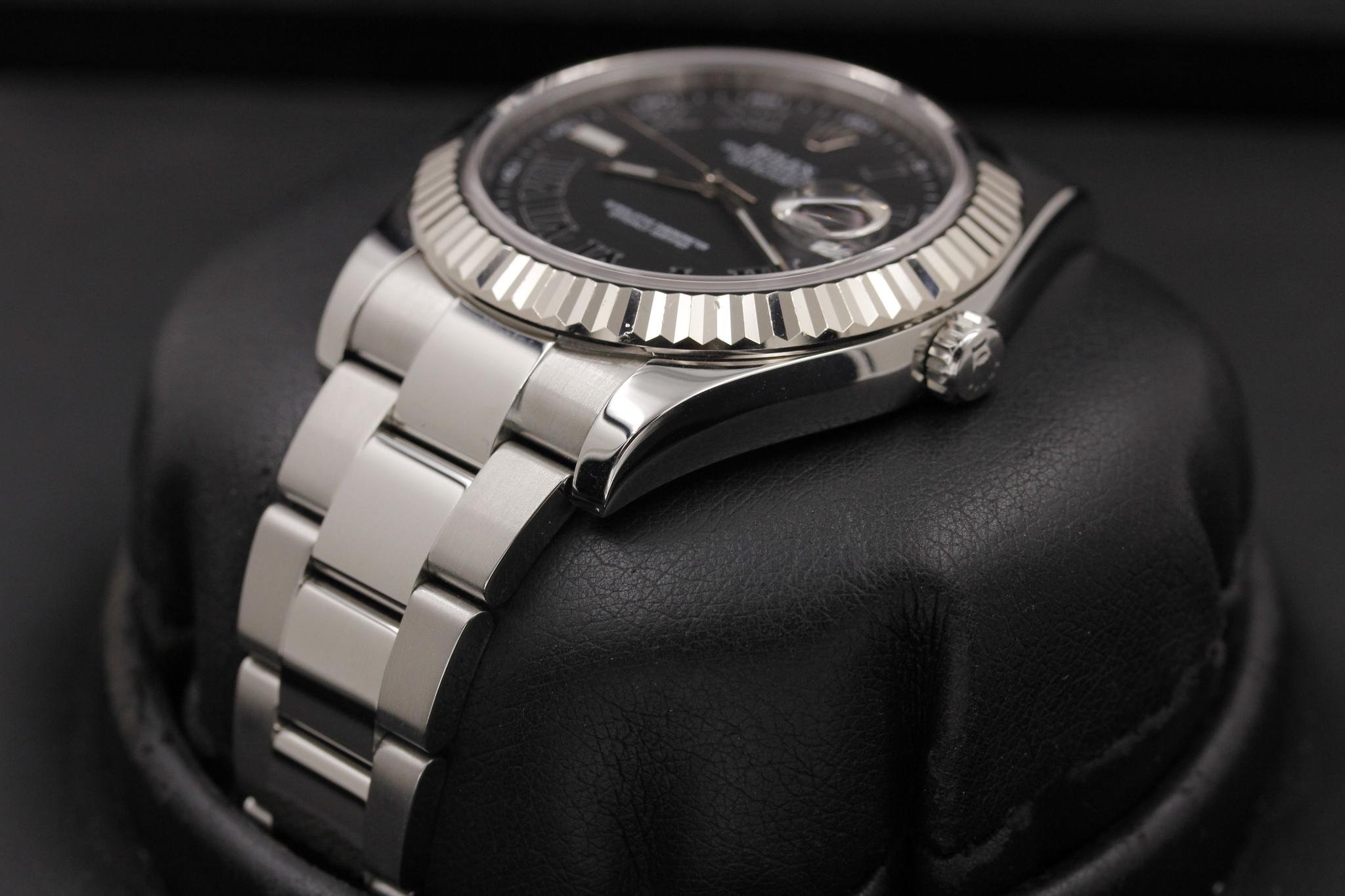 Watch Image 2