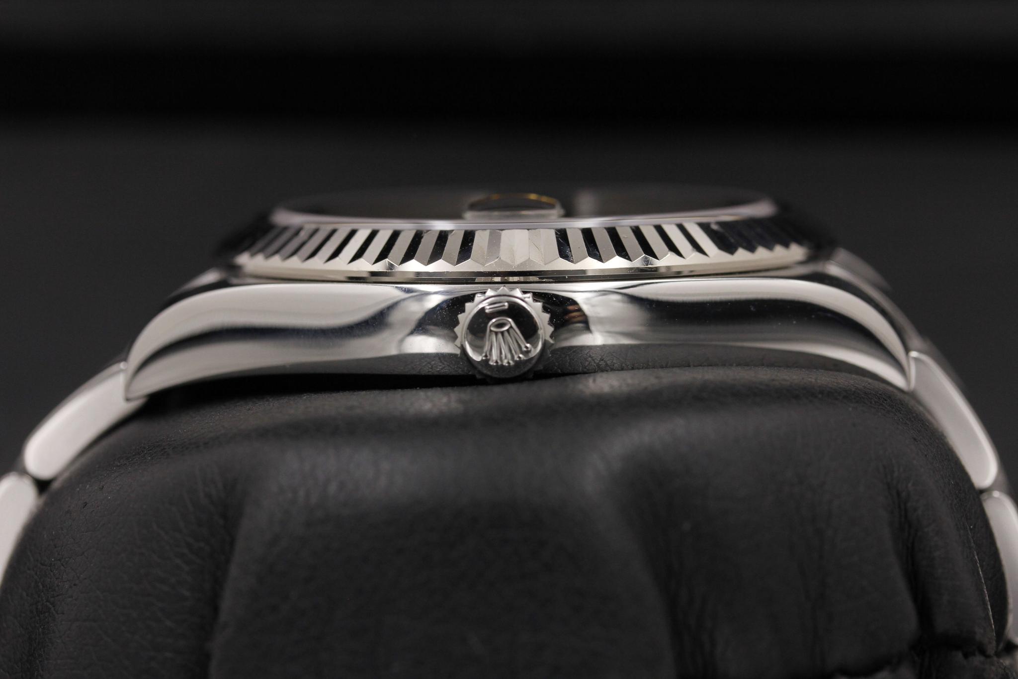 Watch Image 3