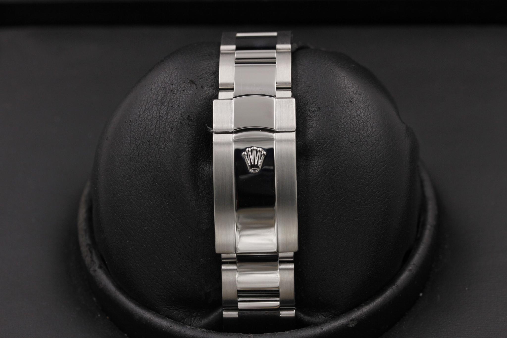 Watch Image 8