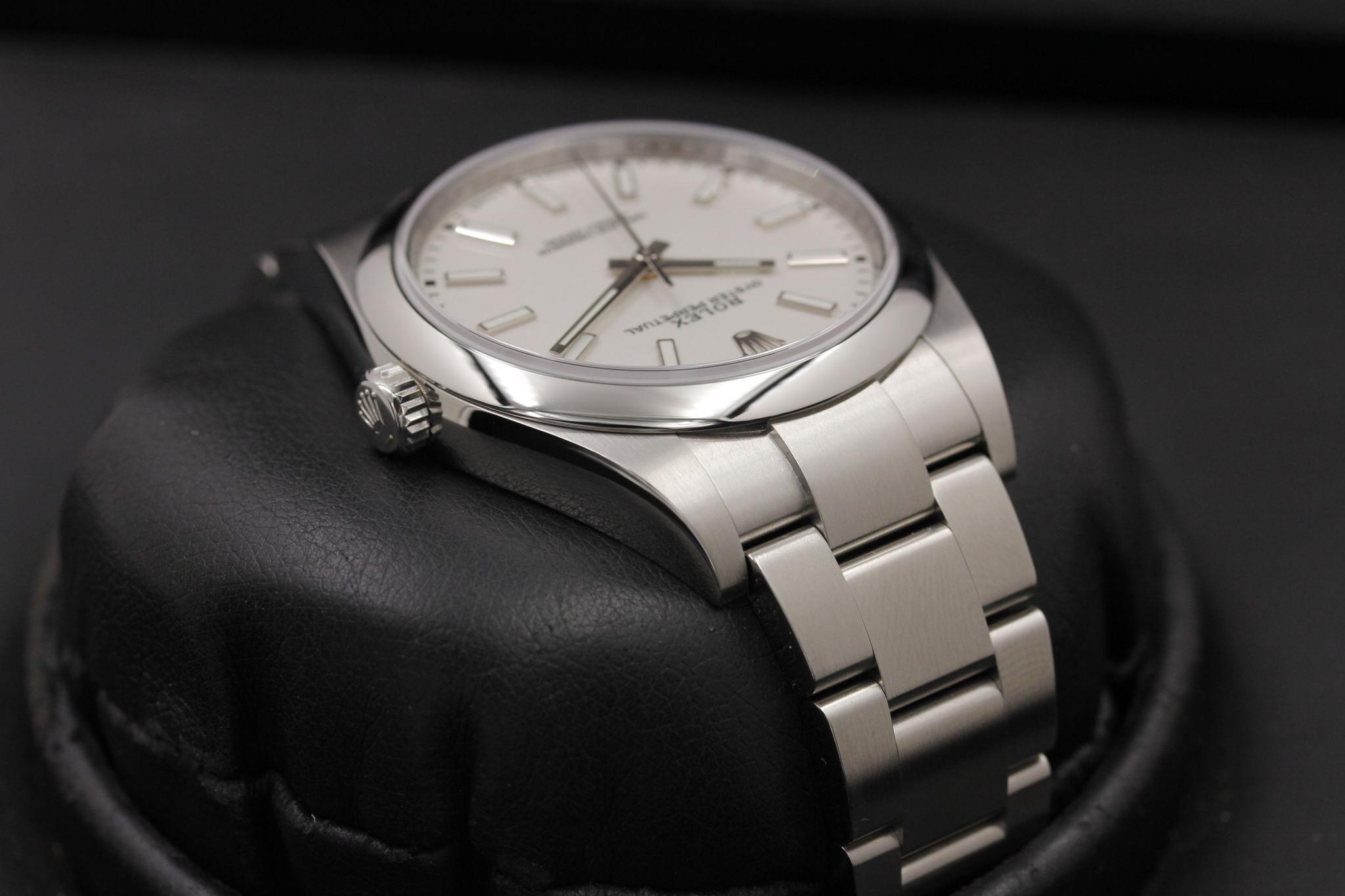 Watch Image 4