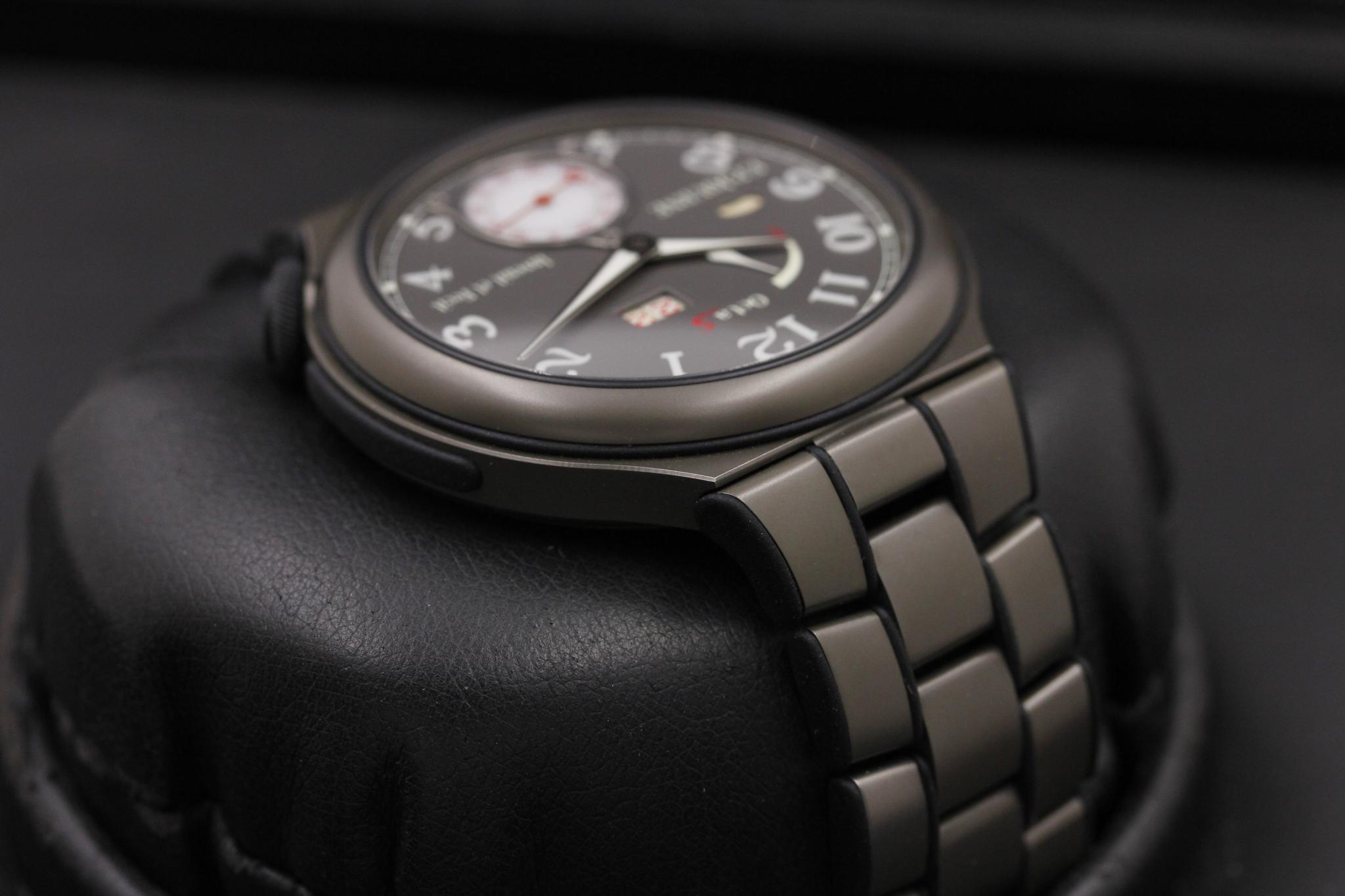 Watch Image 4