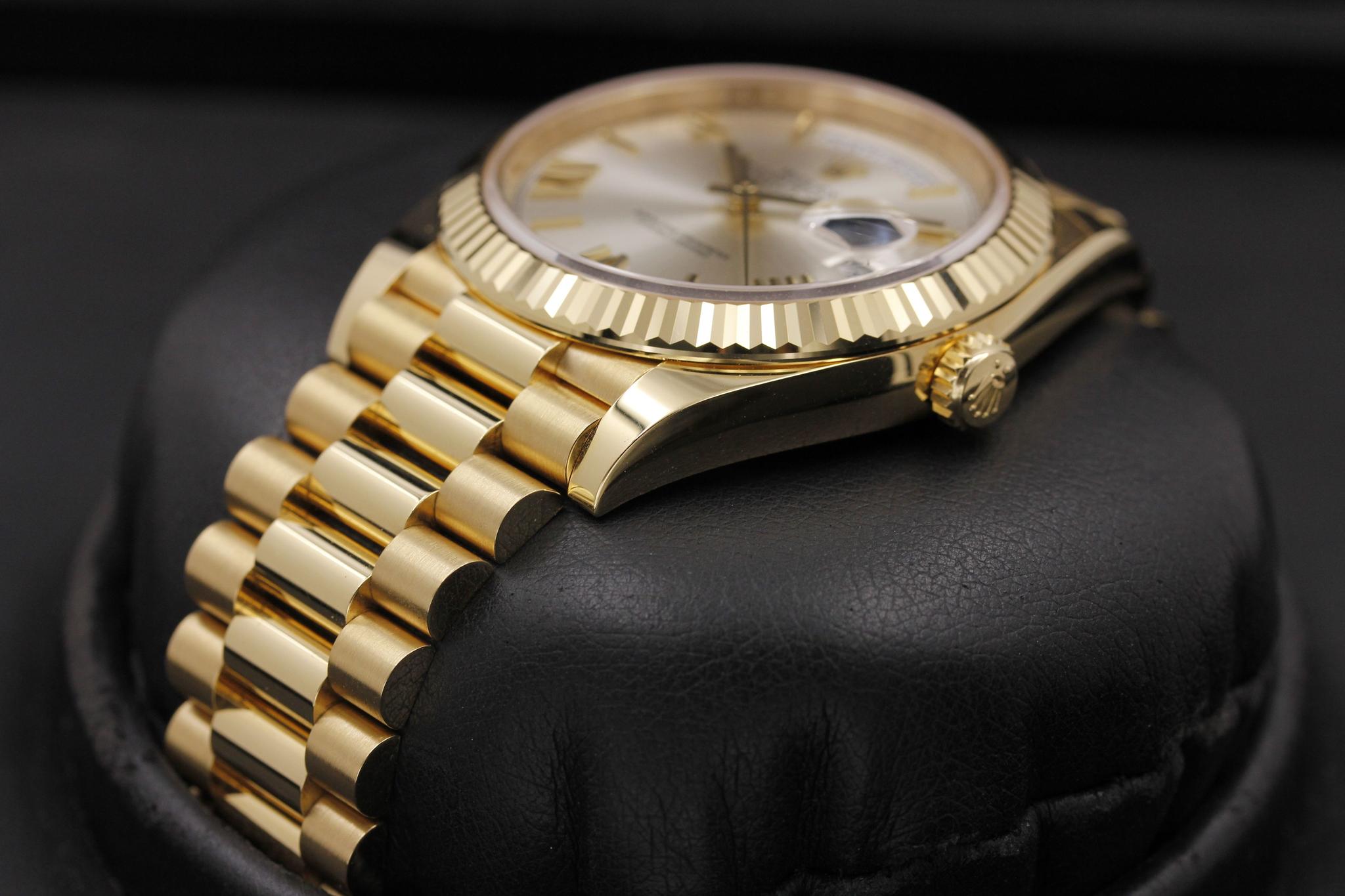 Watch Image 2