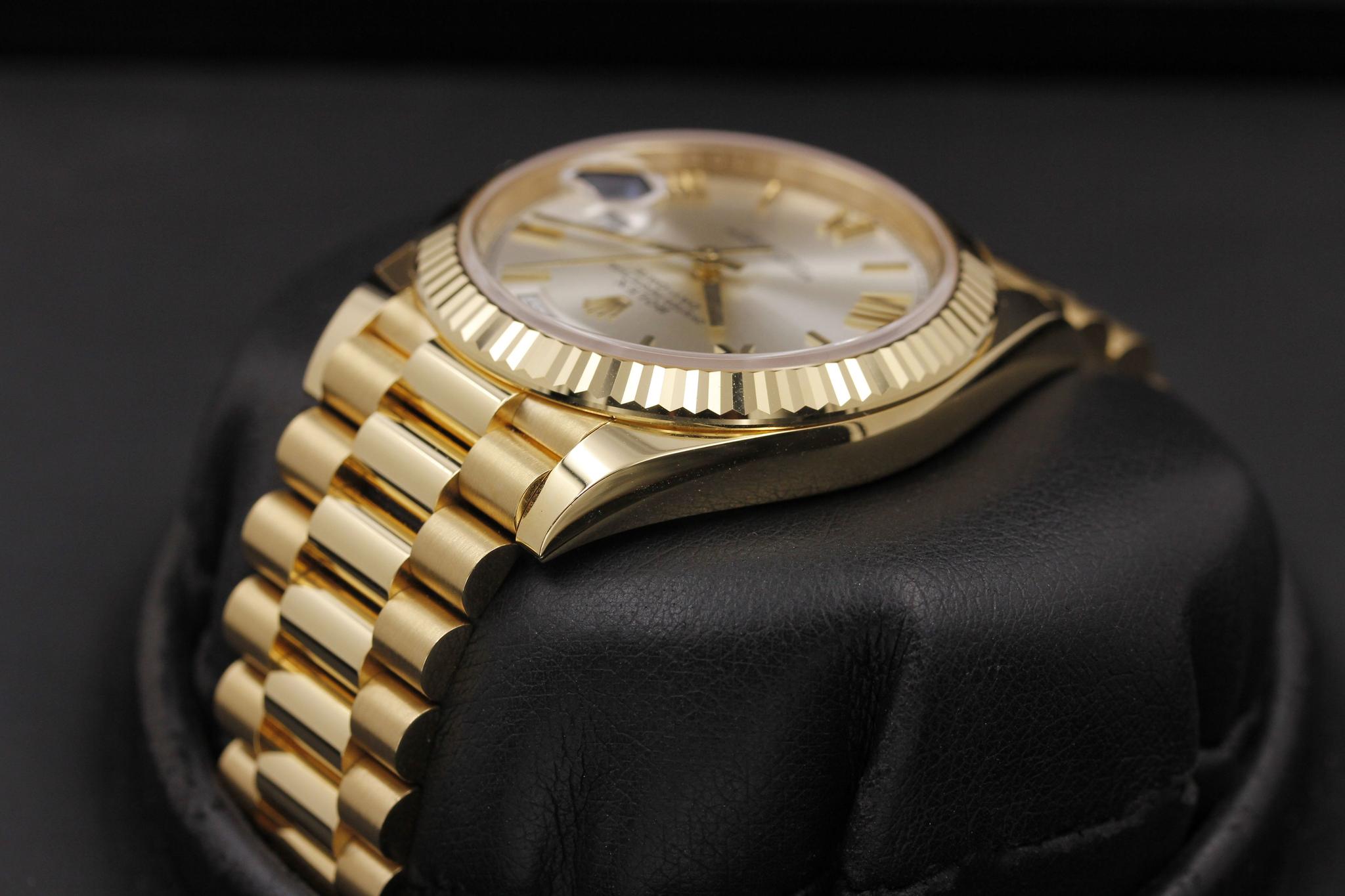 Watch Image 4