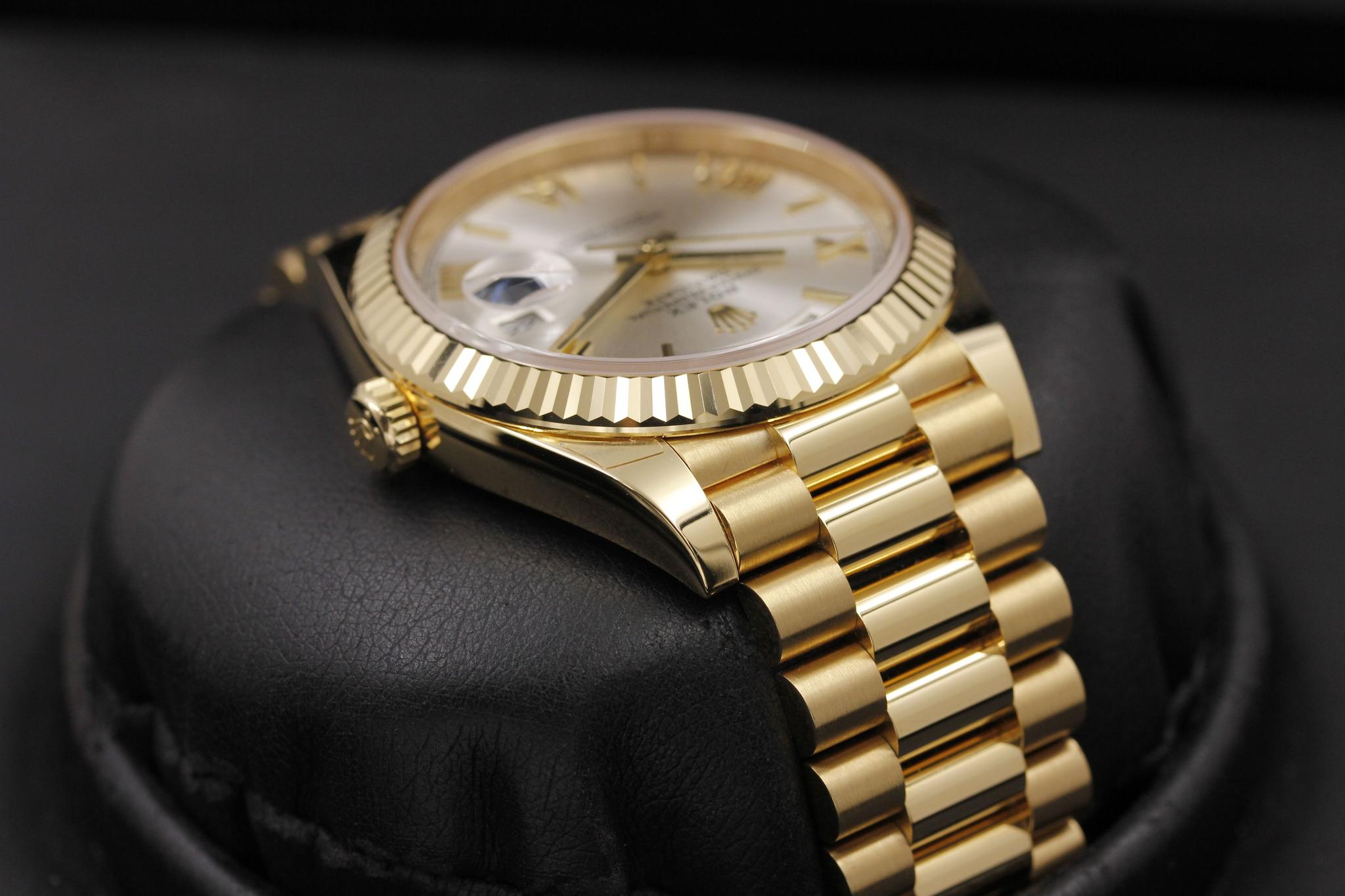Watch Image 6