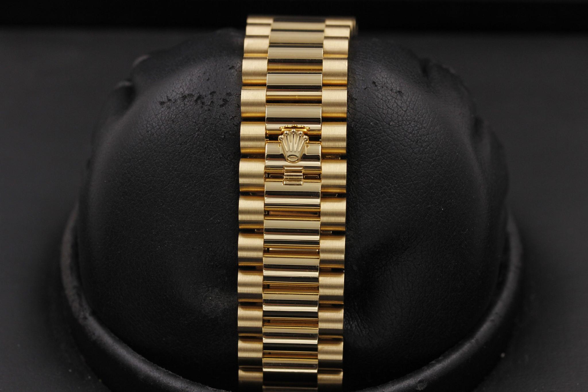 Watch Image 8