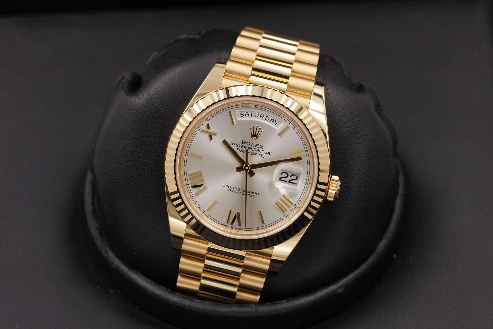Watch Image 10