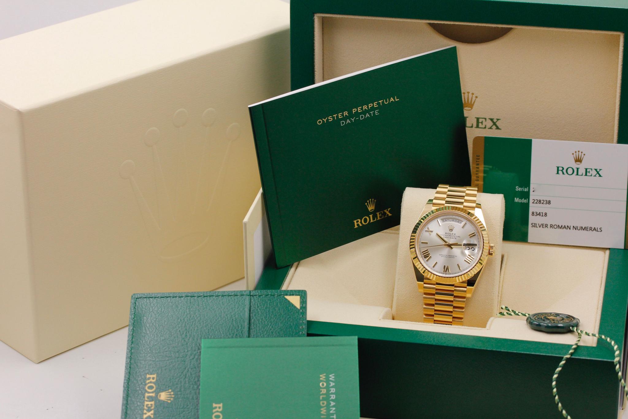 Watch Image 11