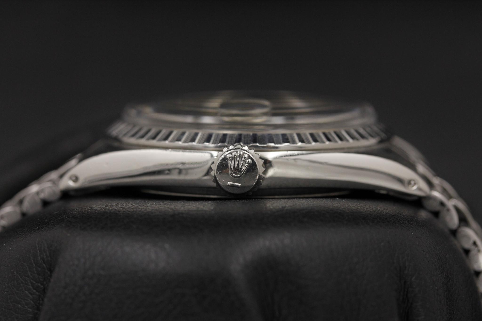 Watch Image 4