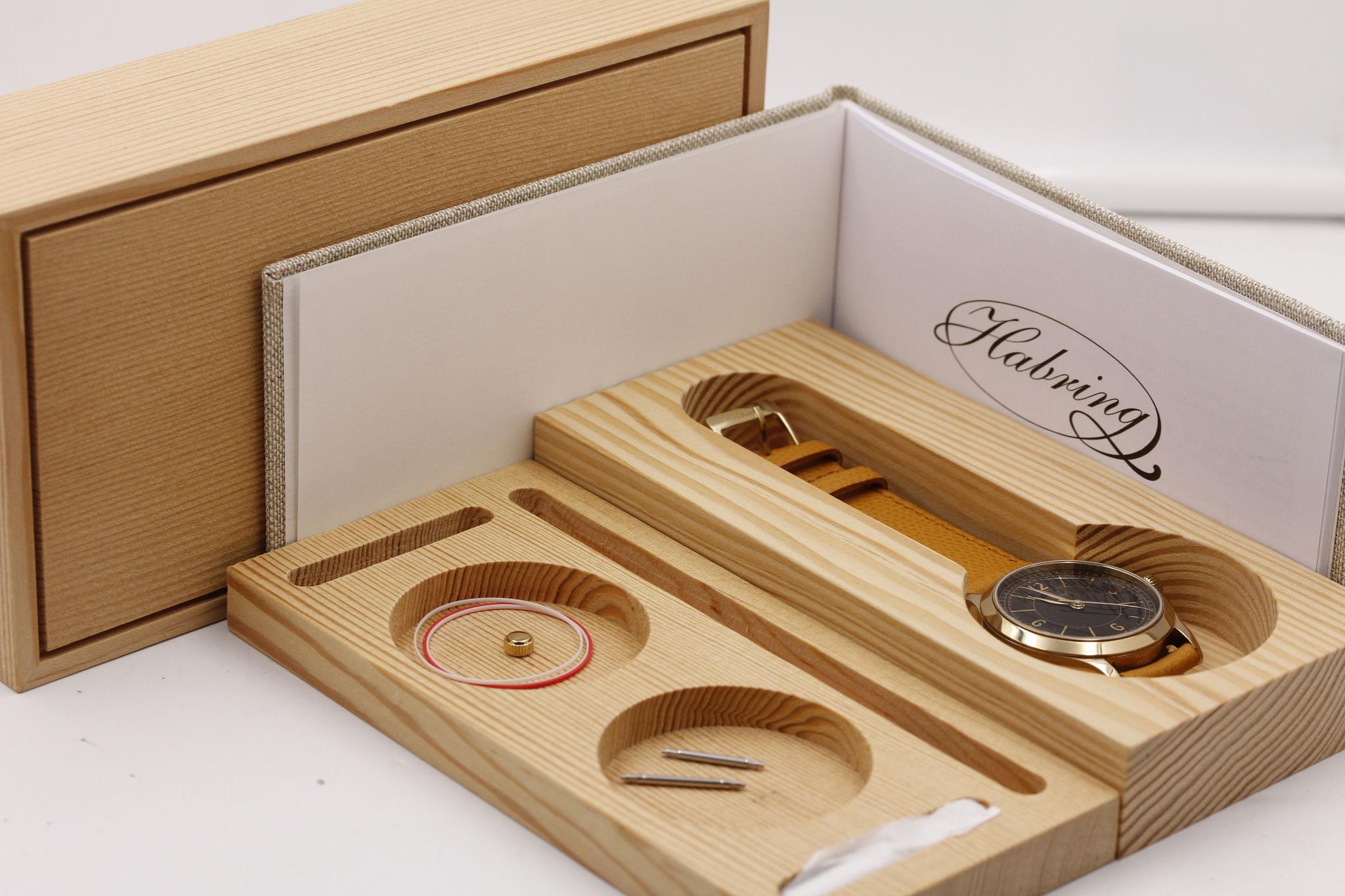 Watch Image 12