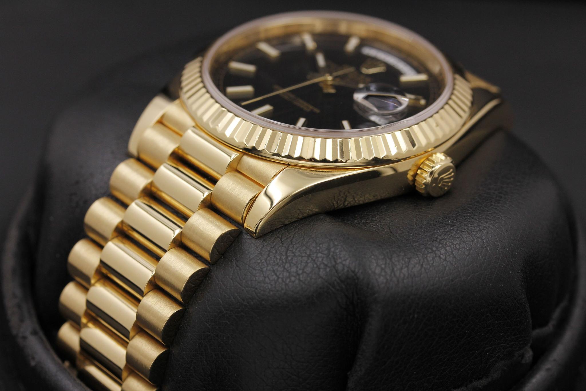 Watch Image 2