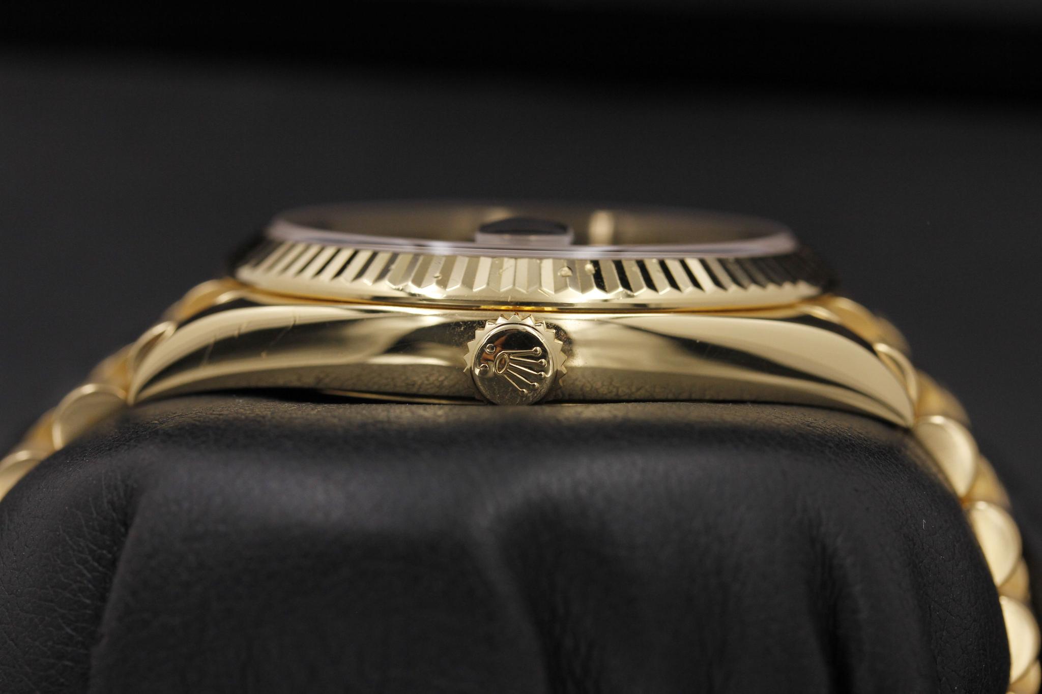 Watch Image 3
