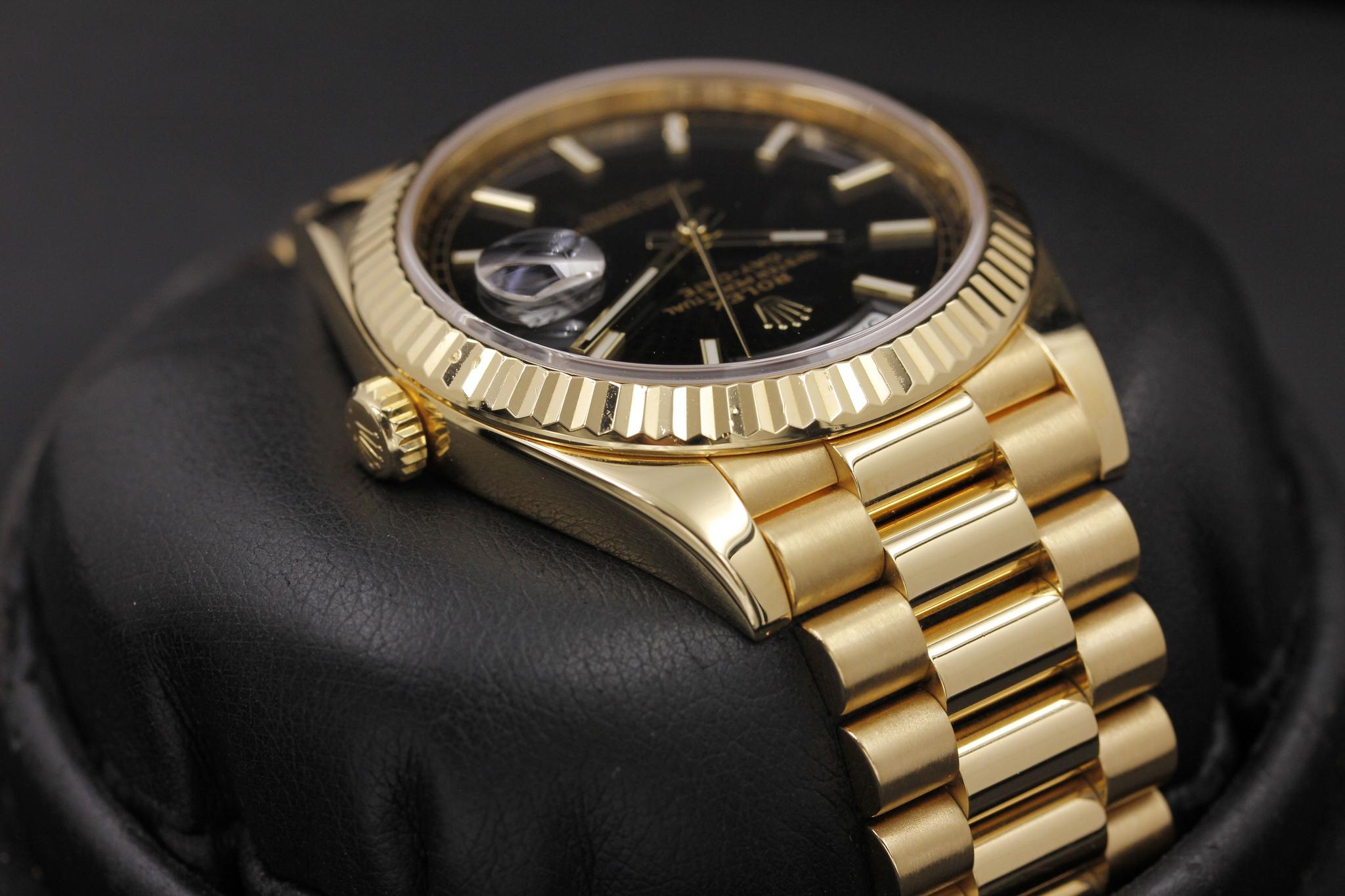 Watch Image 4
