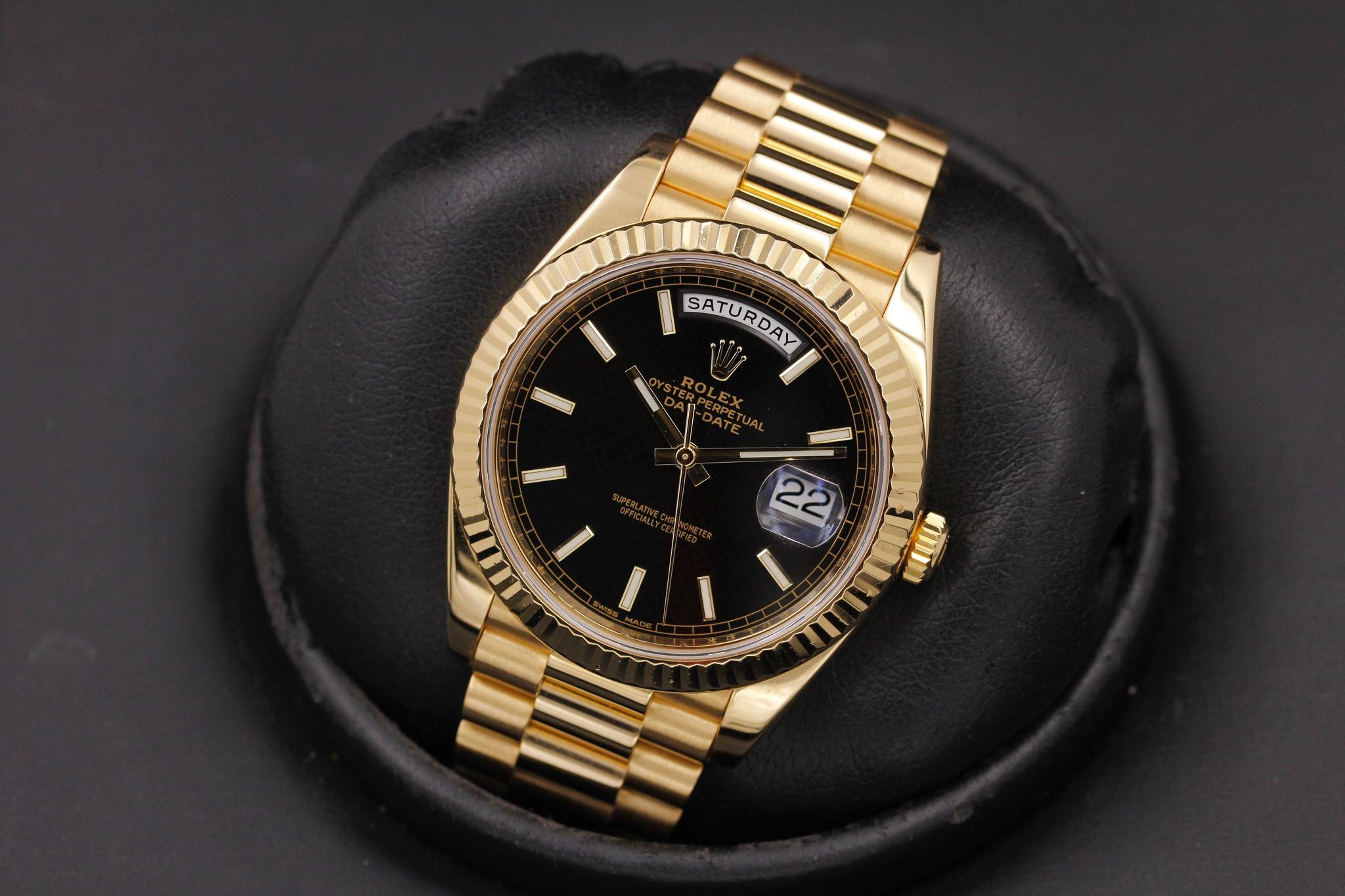 Watch Image 11