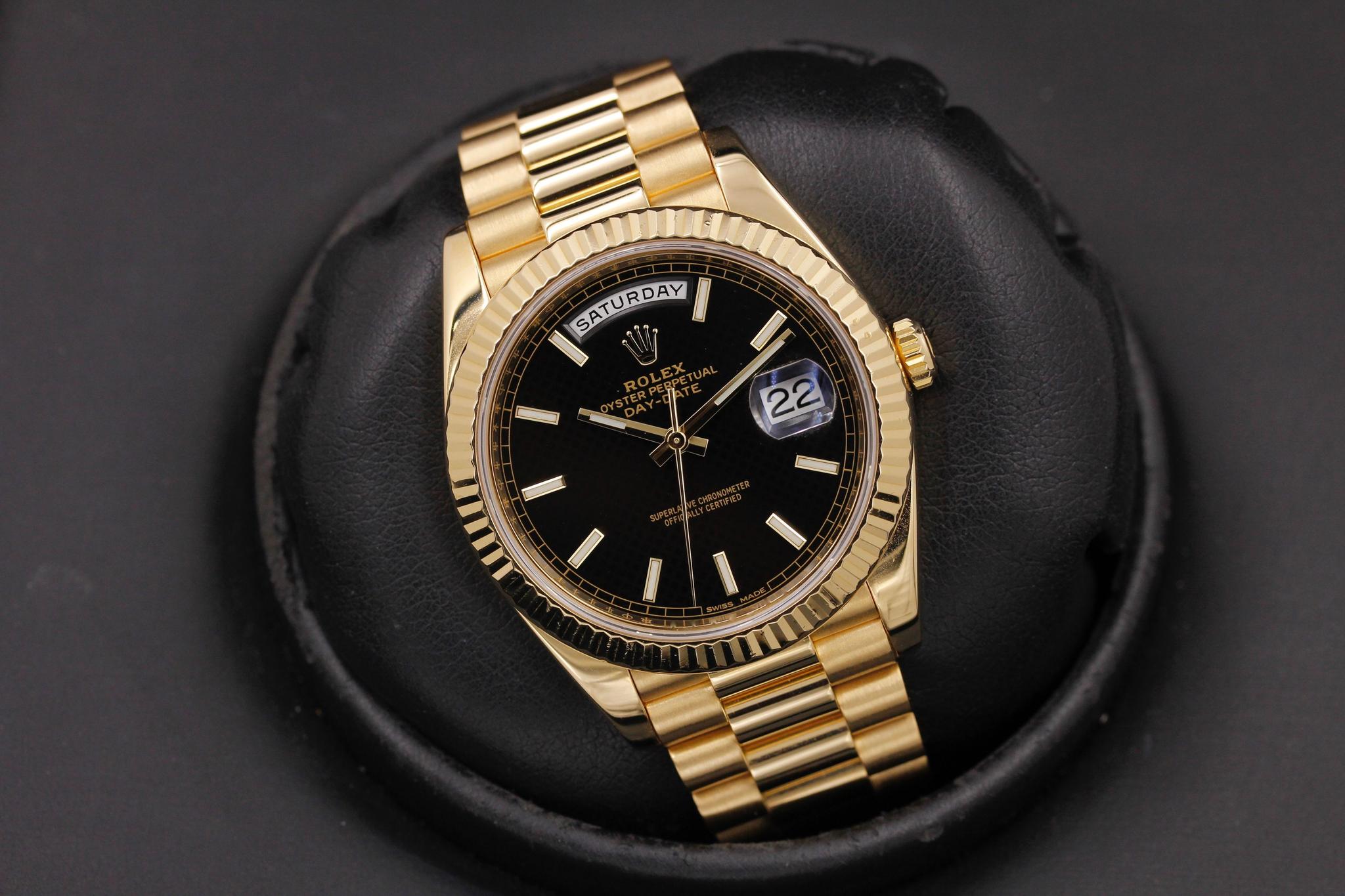 Watch Image 10