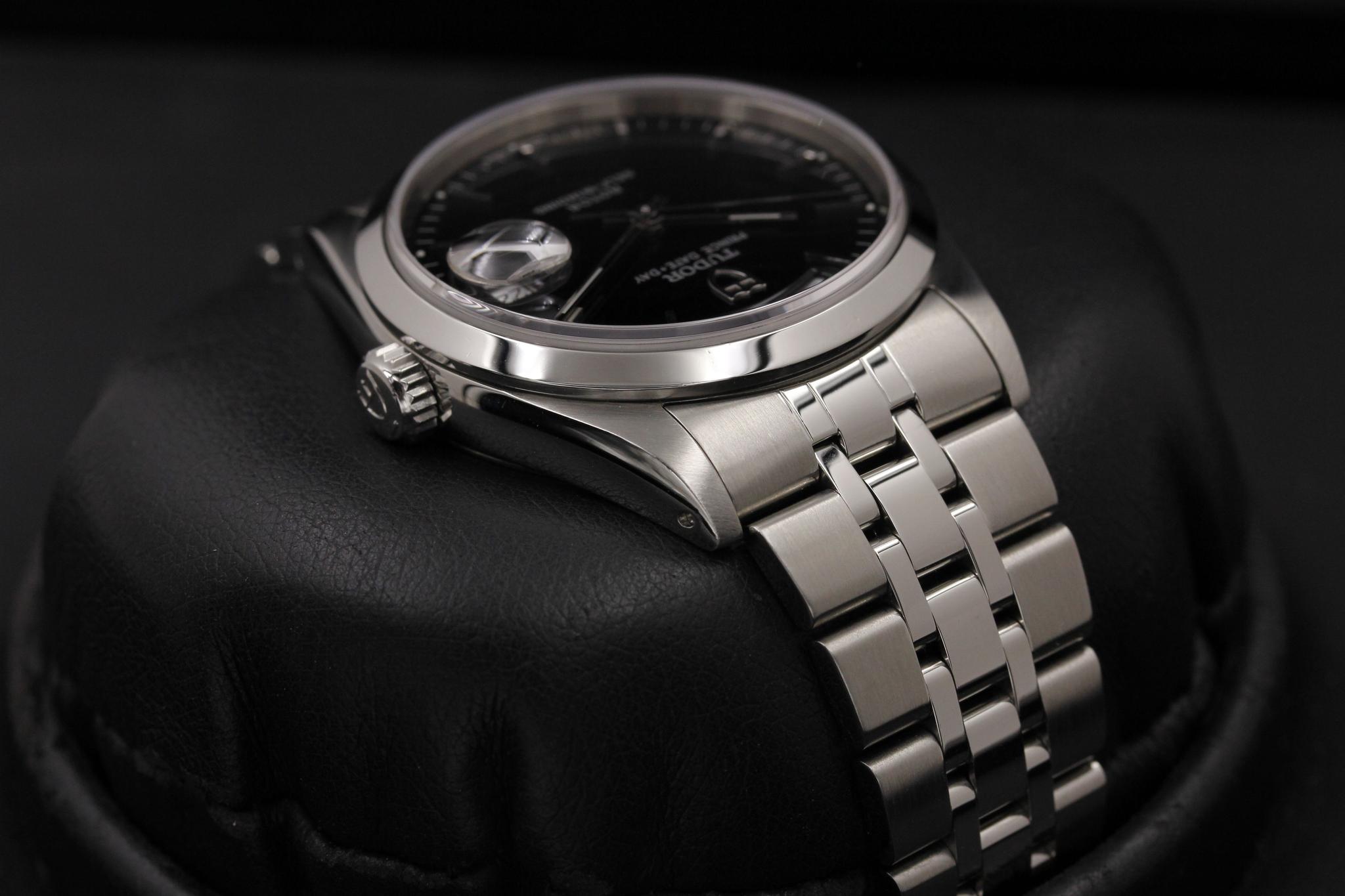 Watch Image 4