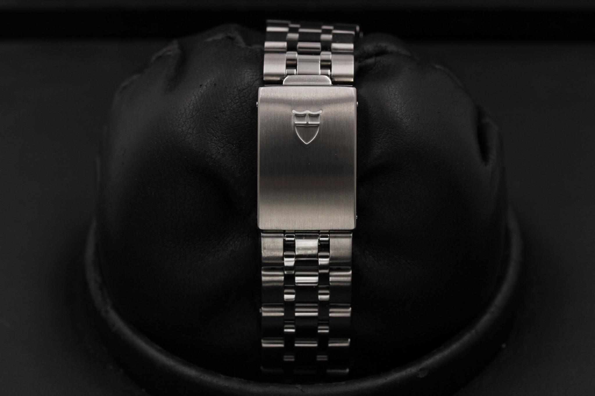 Watch Image 8