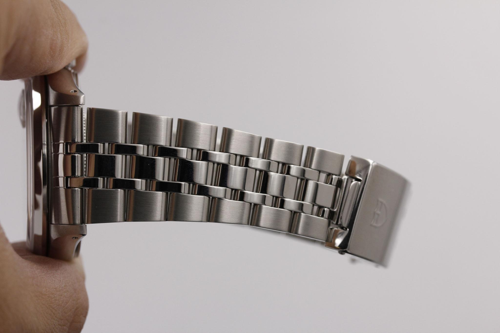 Watch Image 9