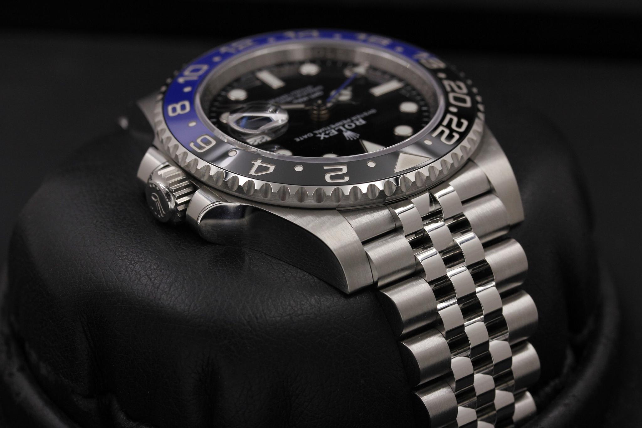 Watch Image 4