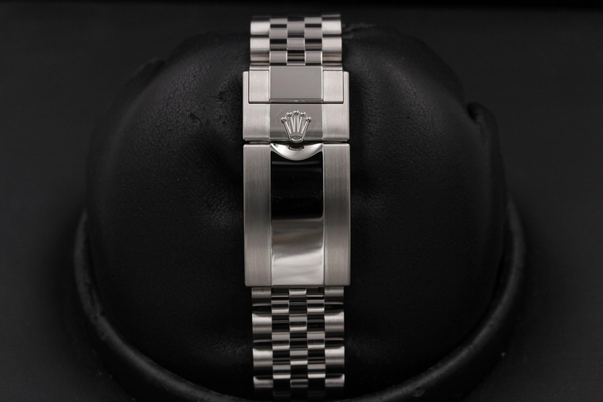Watch Image 7