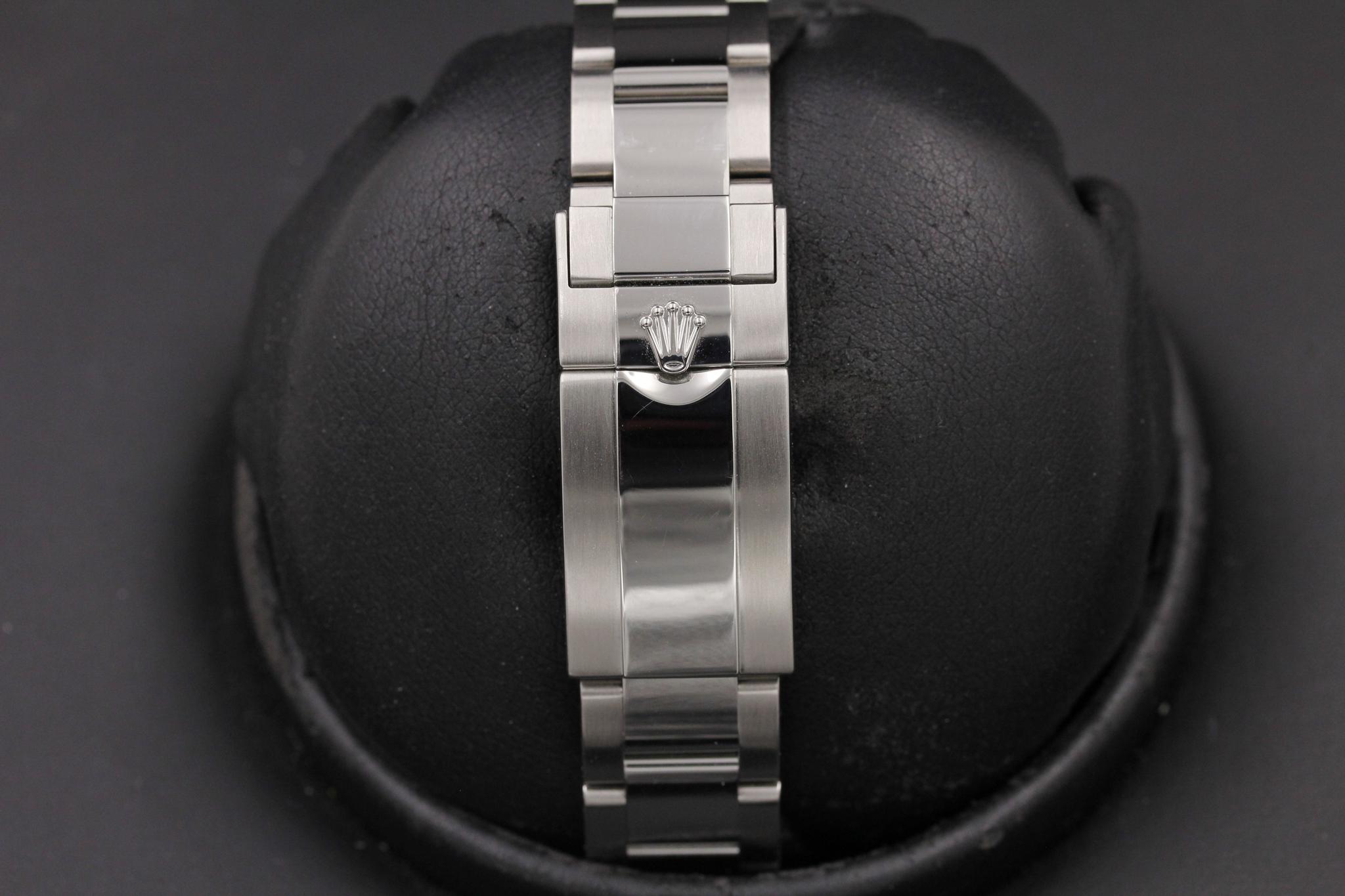 Watch Image 8