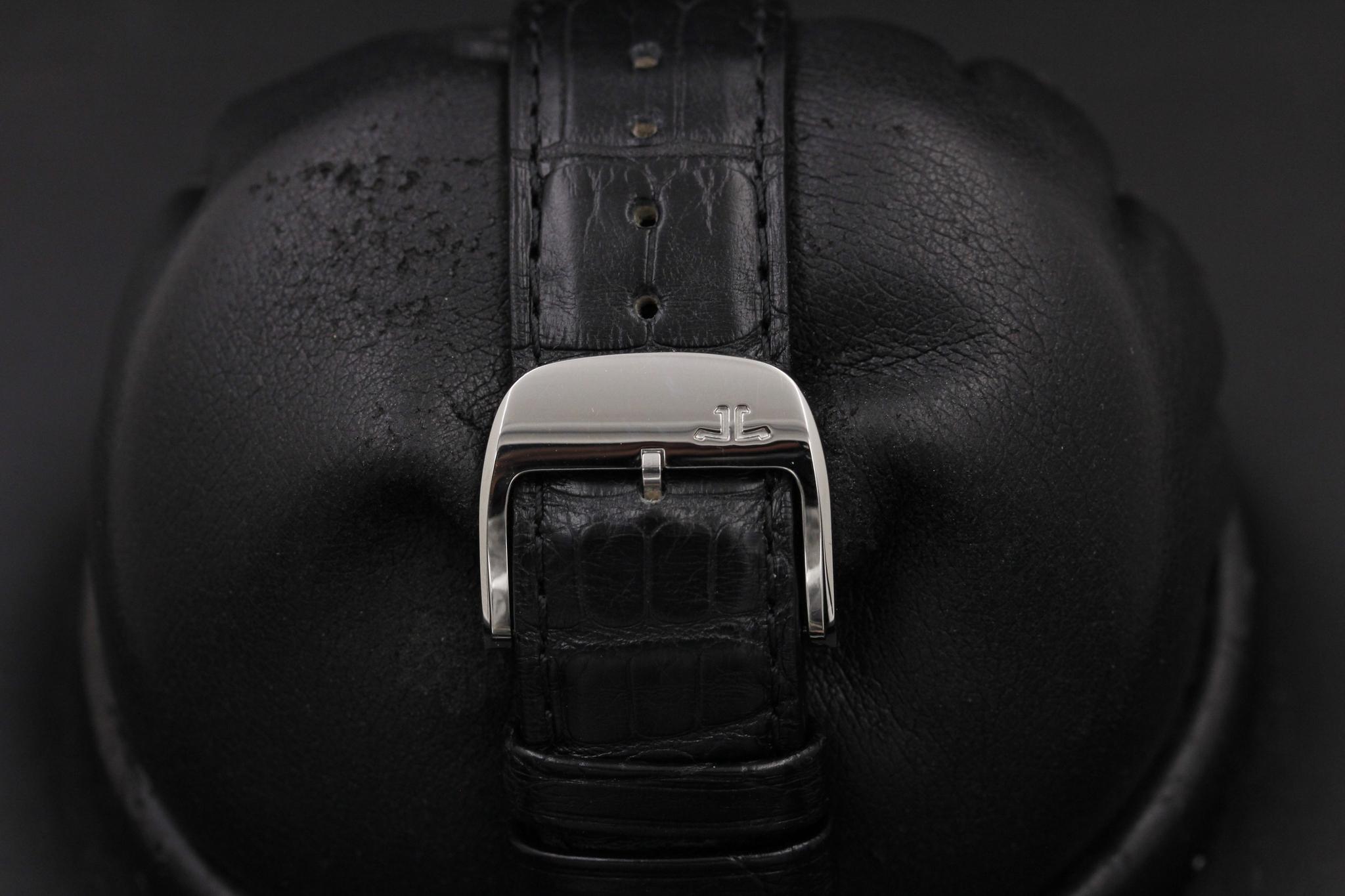 Watch Image 7