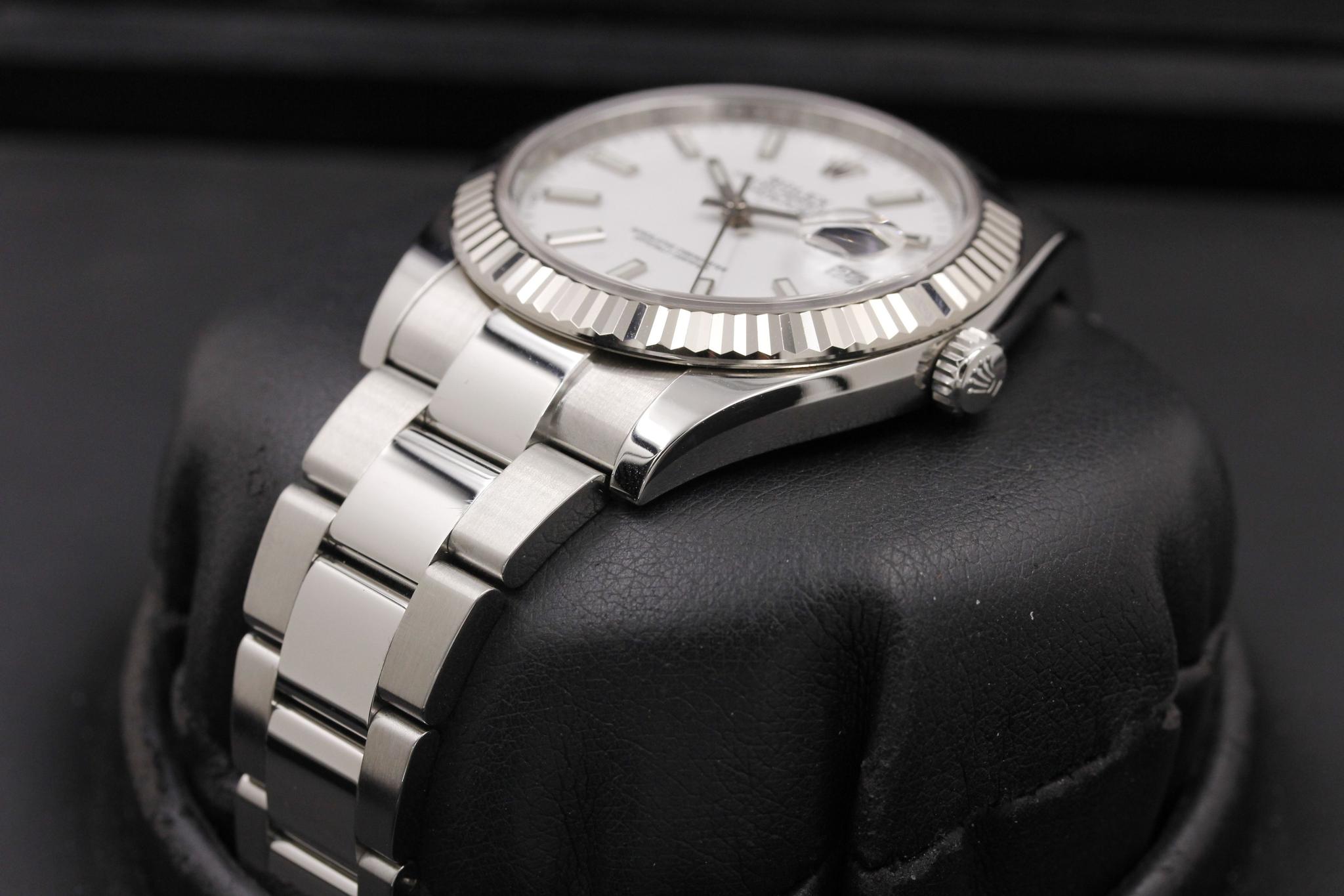 Watch Image 2