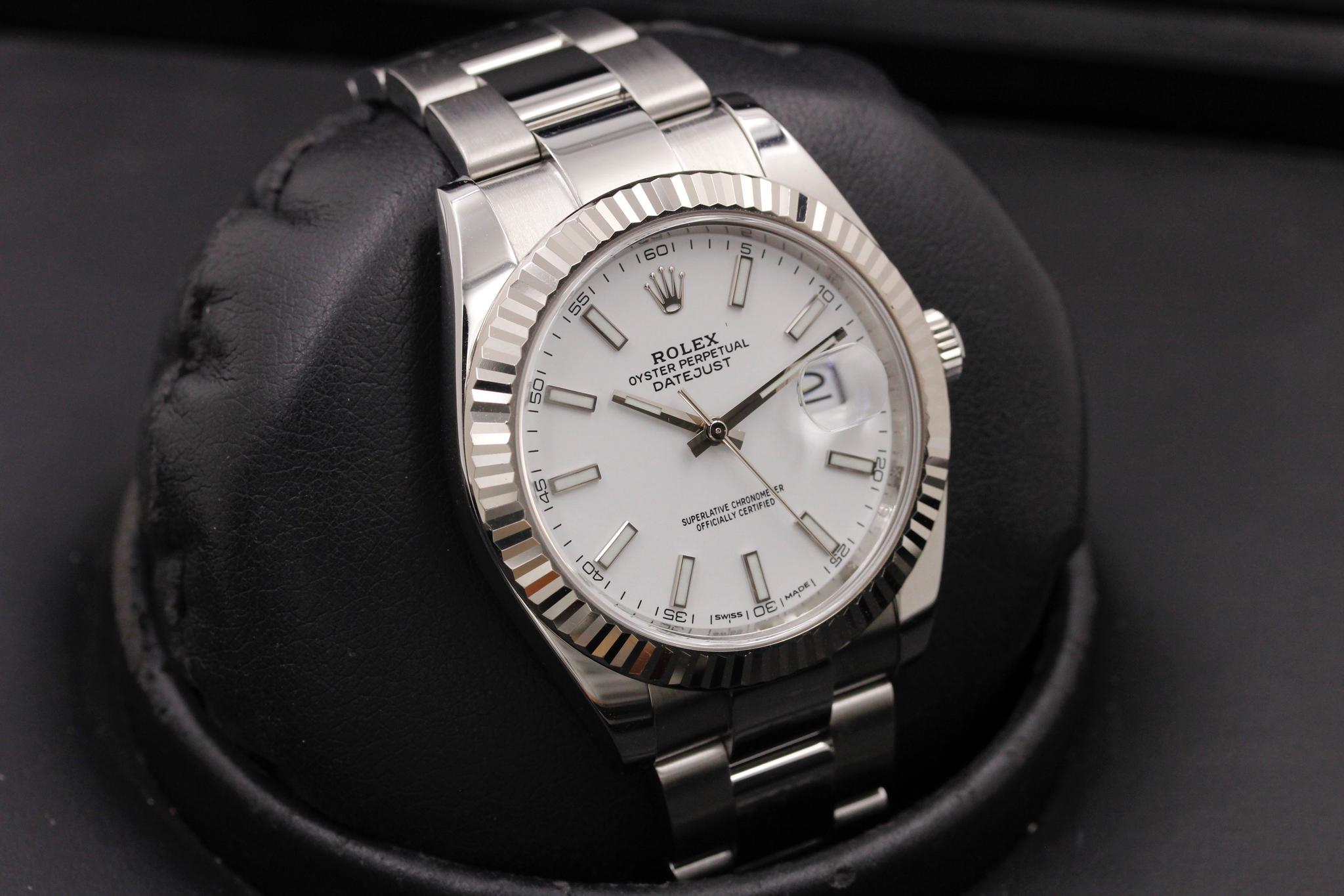 Watch Image 10