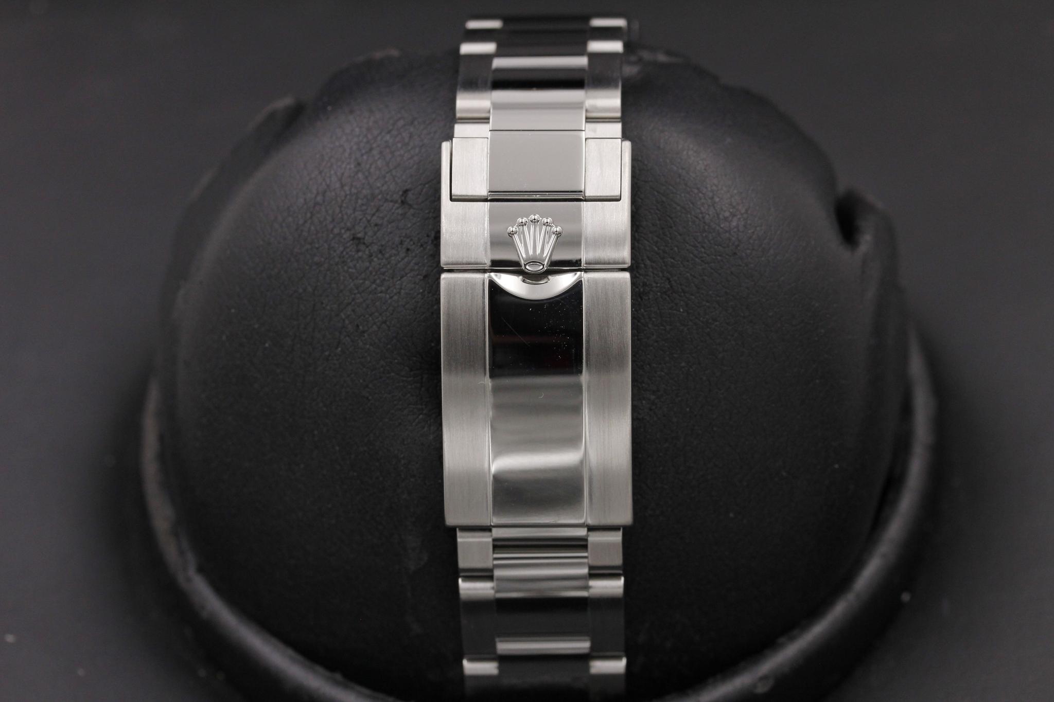 Watch Image 7