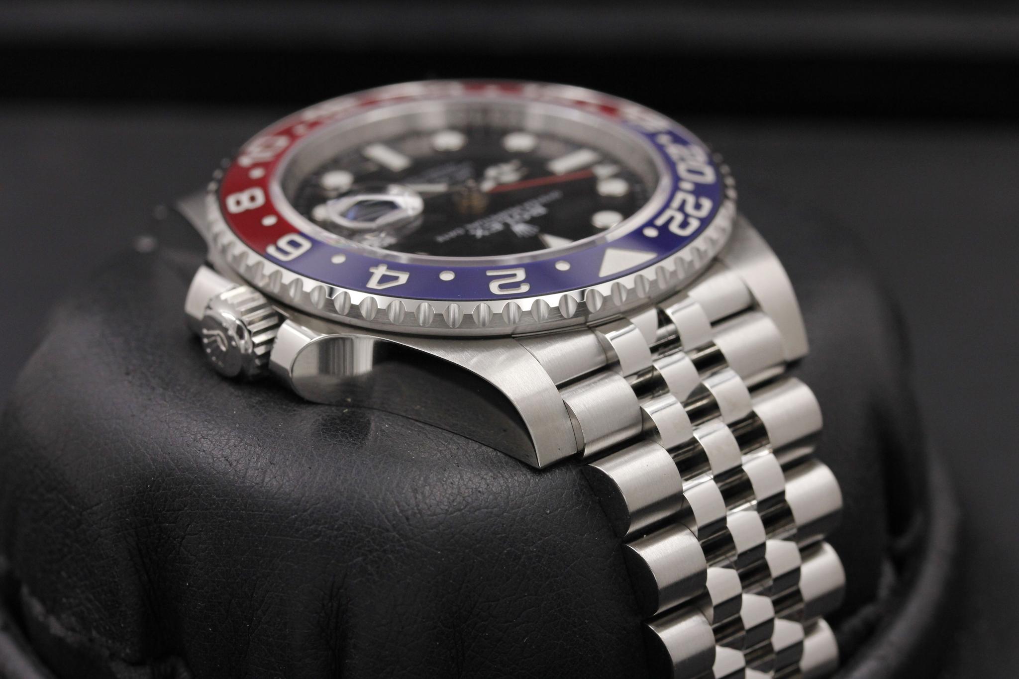 Watch Image 4