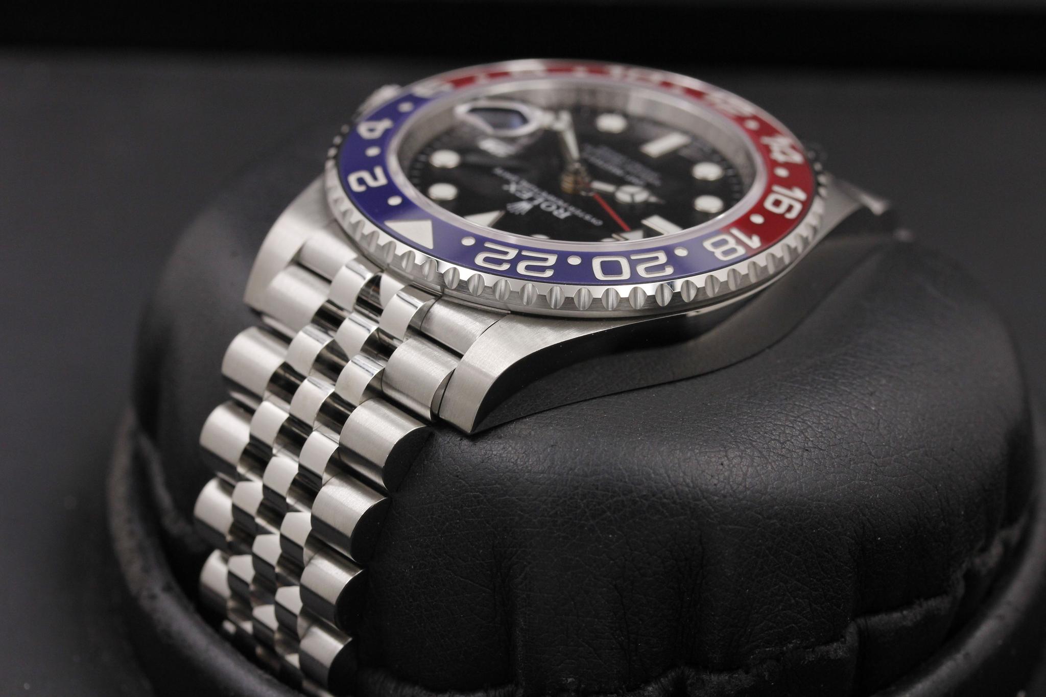 Watch Image 5