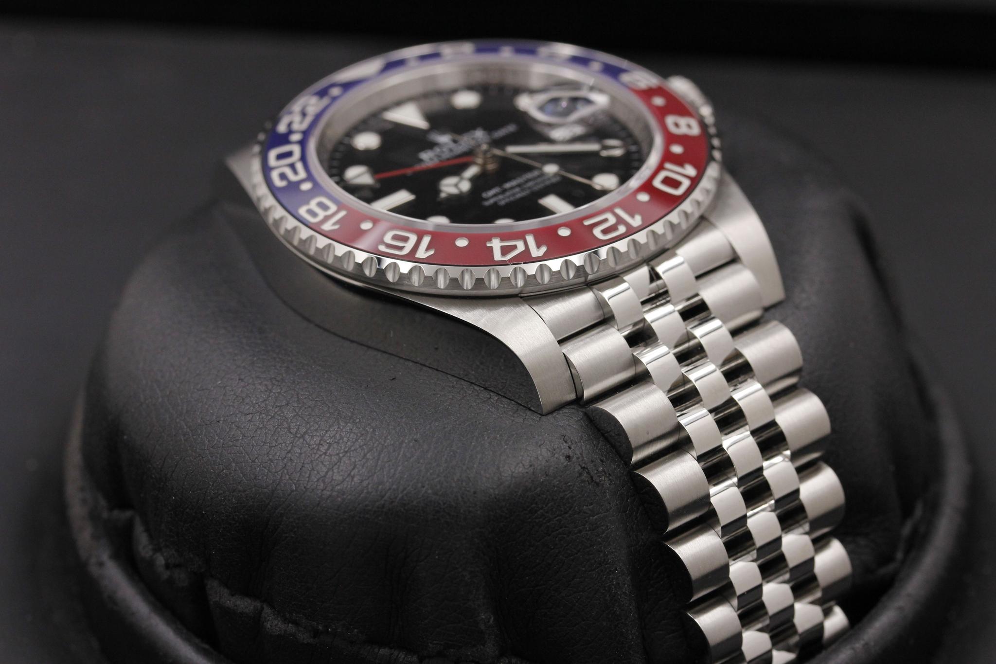 Watch Image 6