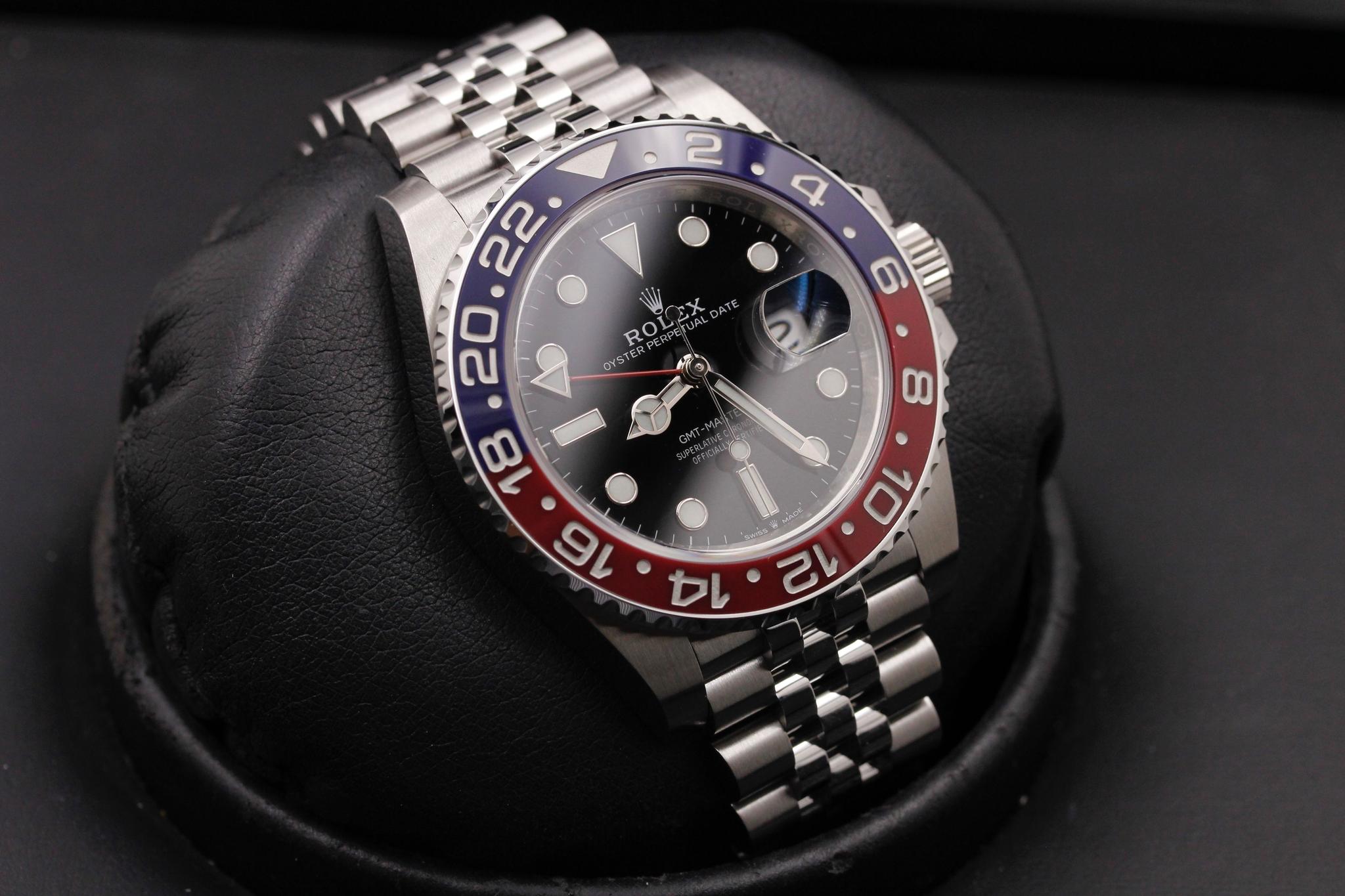 Watch Image 10