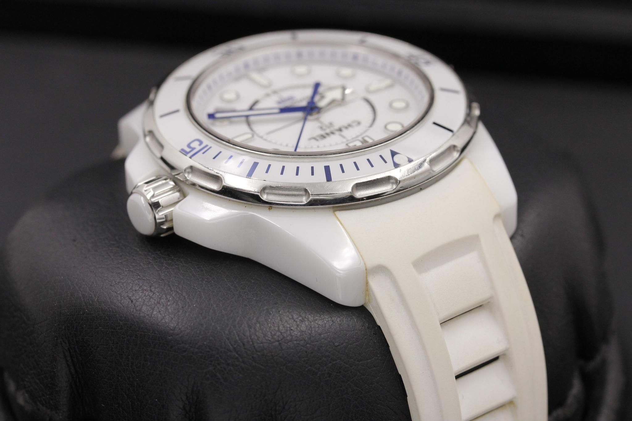 Watch Image 4