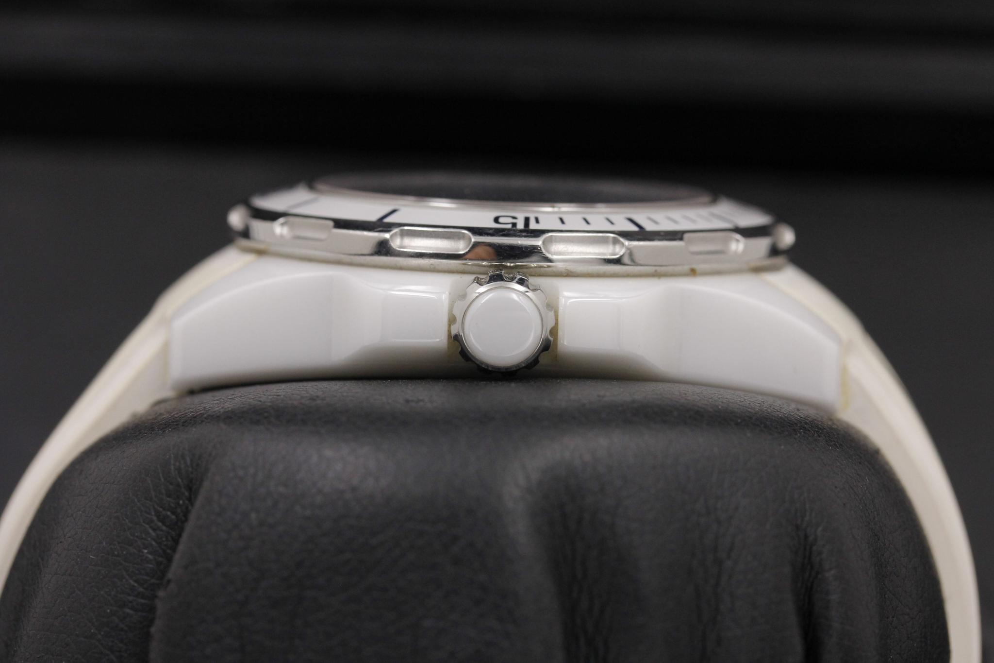 Watch Image 3