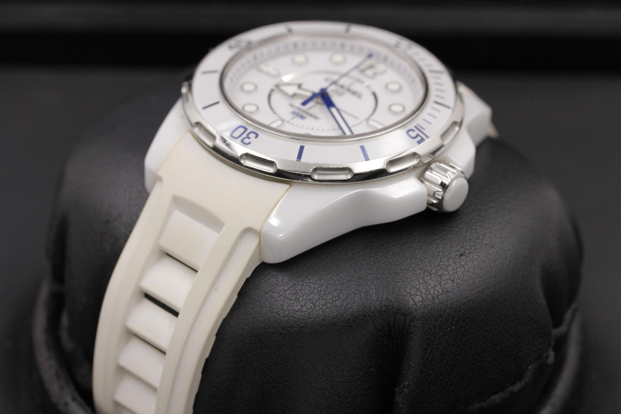 Watch Image 2