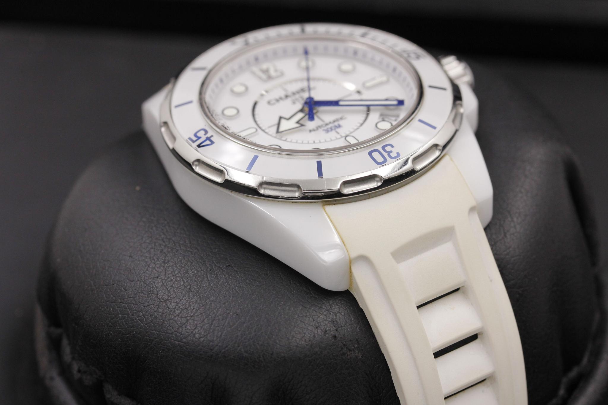 Watch Image 6