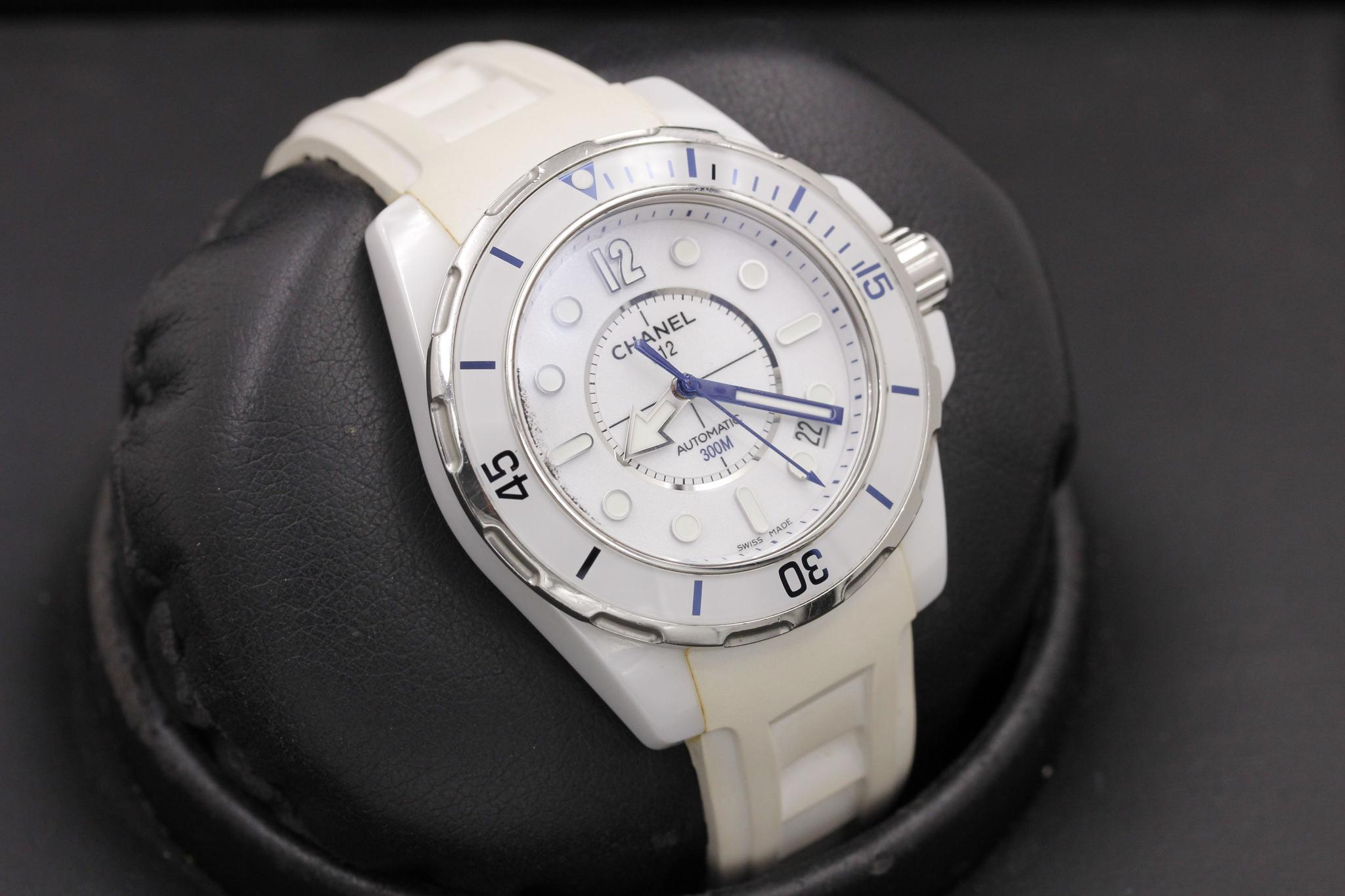 Watch Image 10