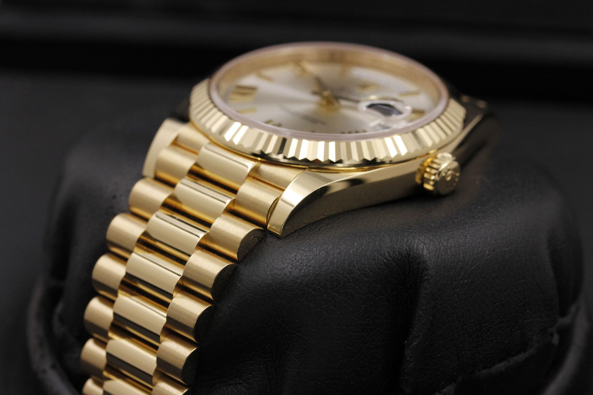 Watch Image 2