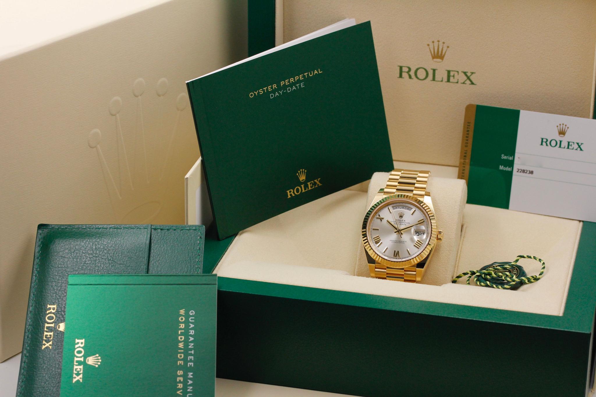 Watch Image 11