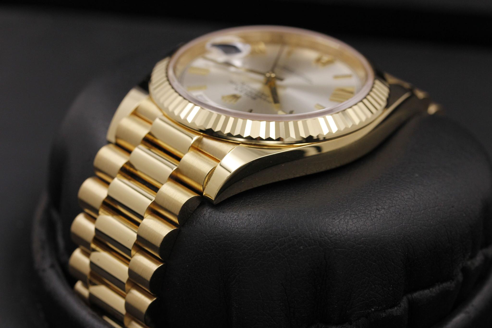 Watch Image 5