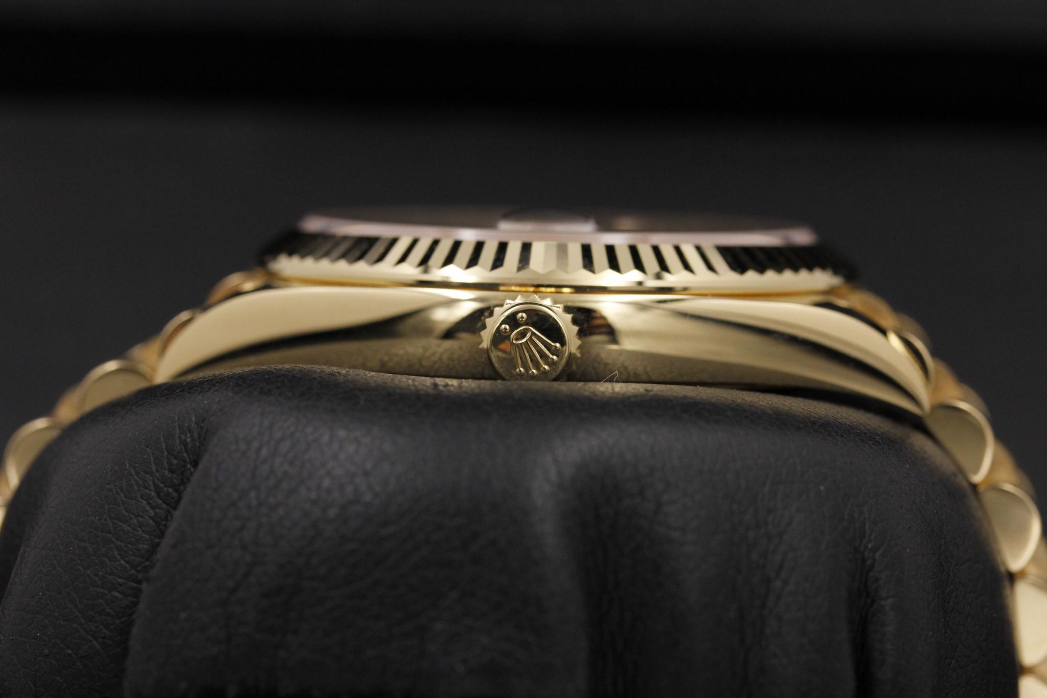 Watch Image 3