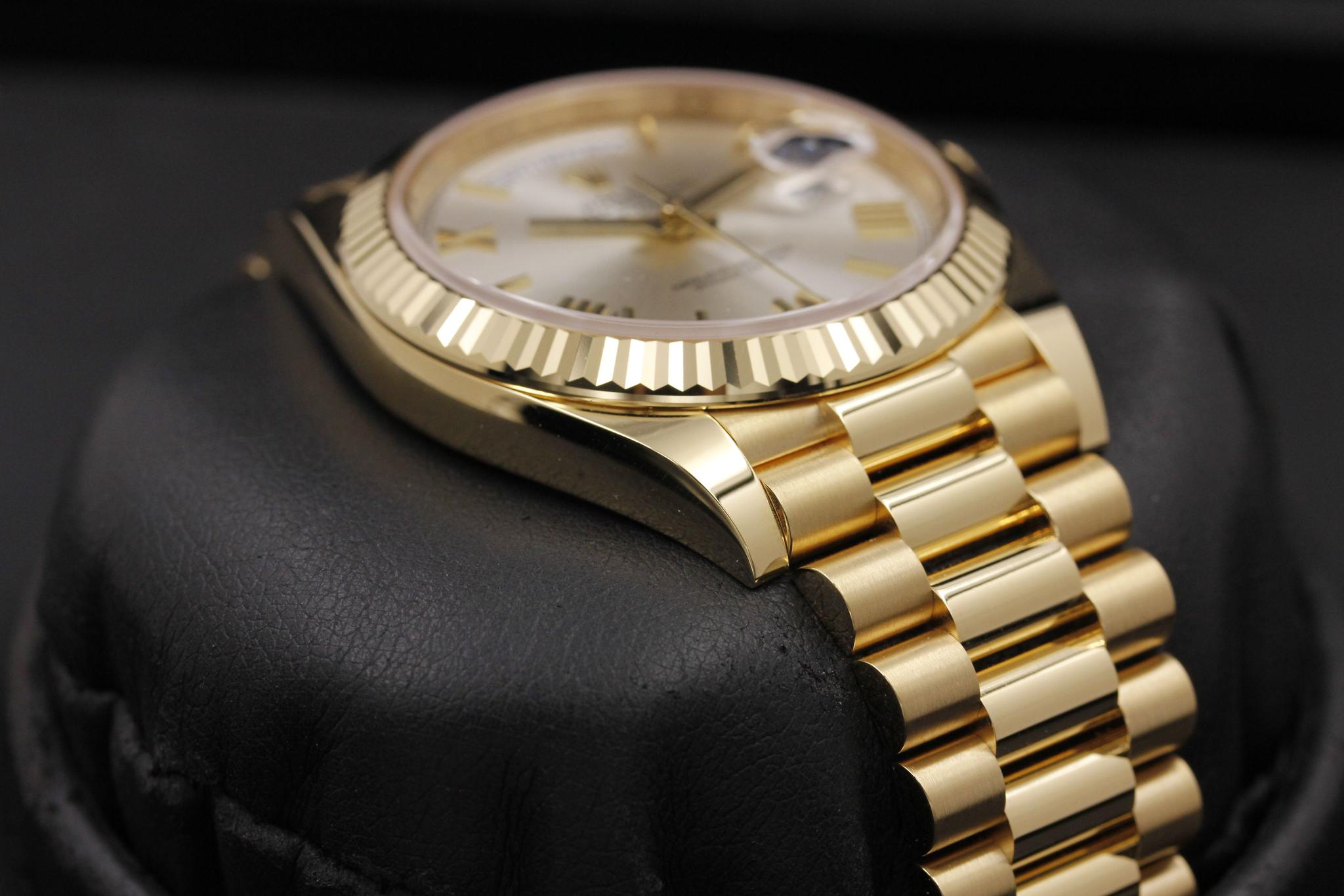 Watch Image 6