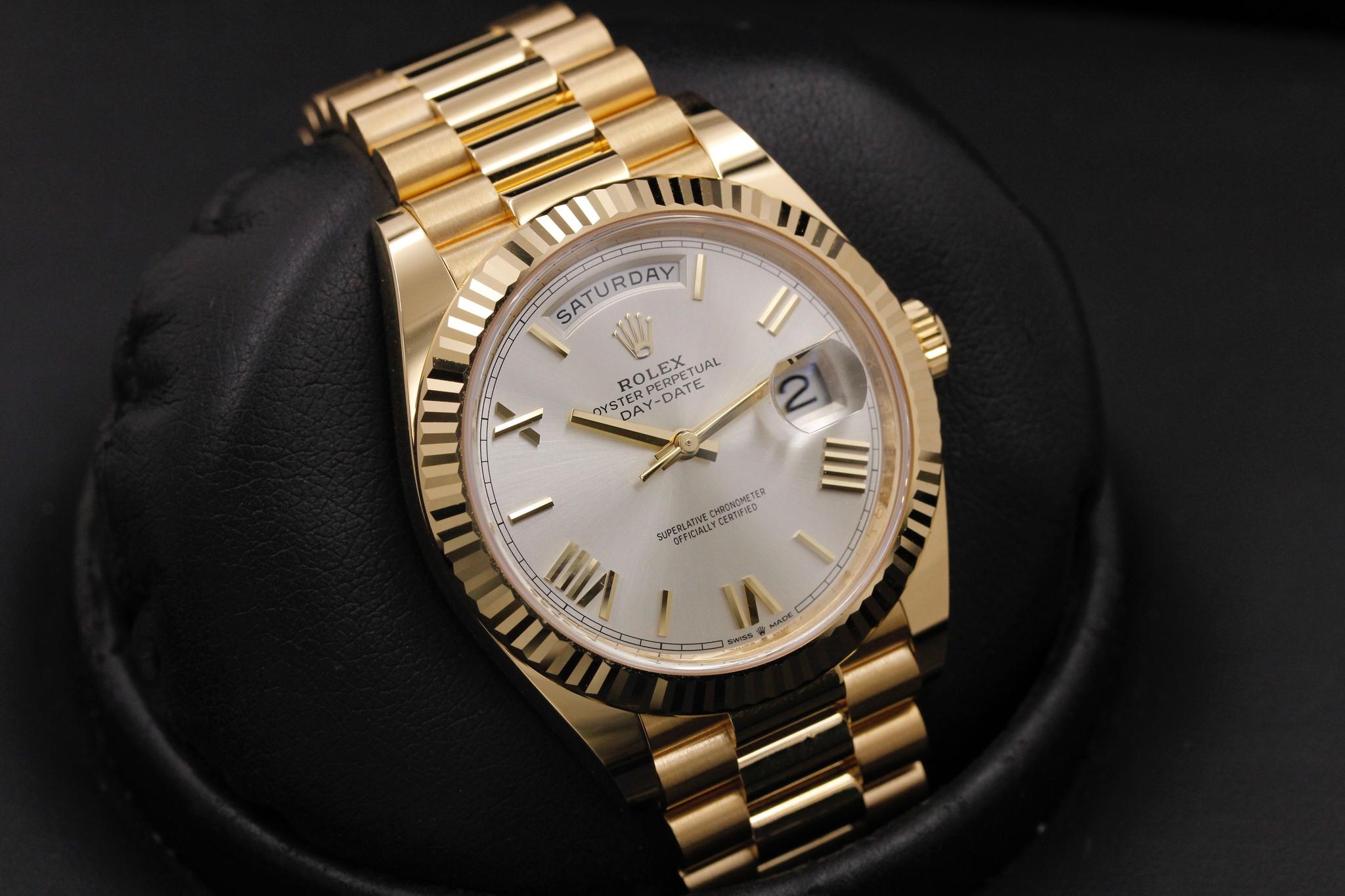 Watch Image 10